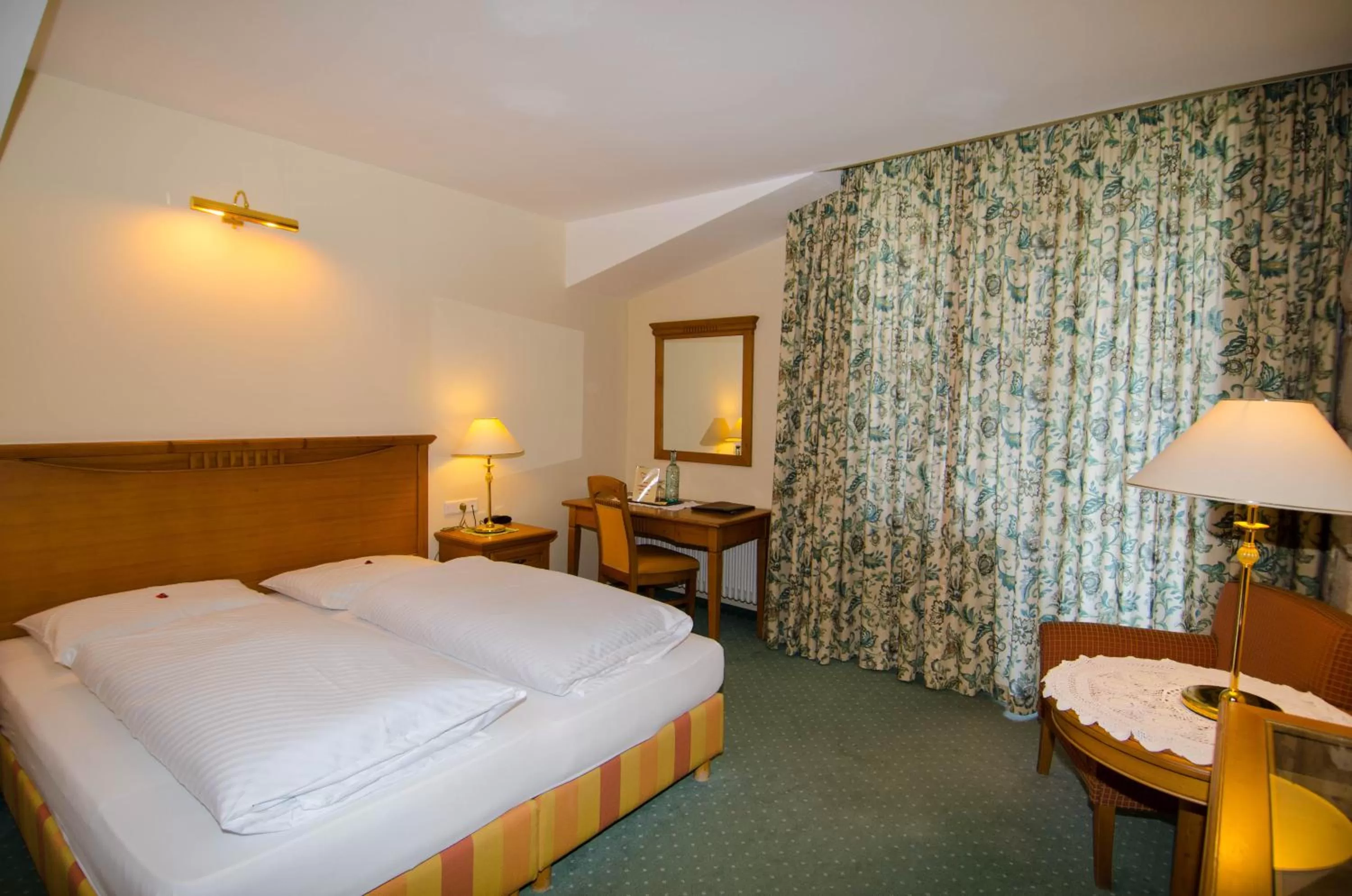 Double Room with Balcony in Hotel Ansitz Kematen ***S