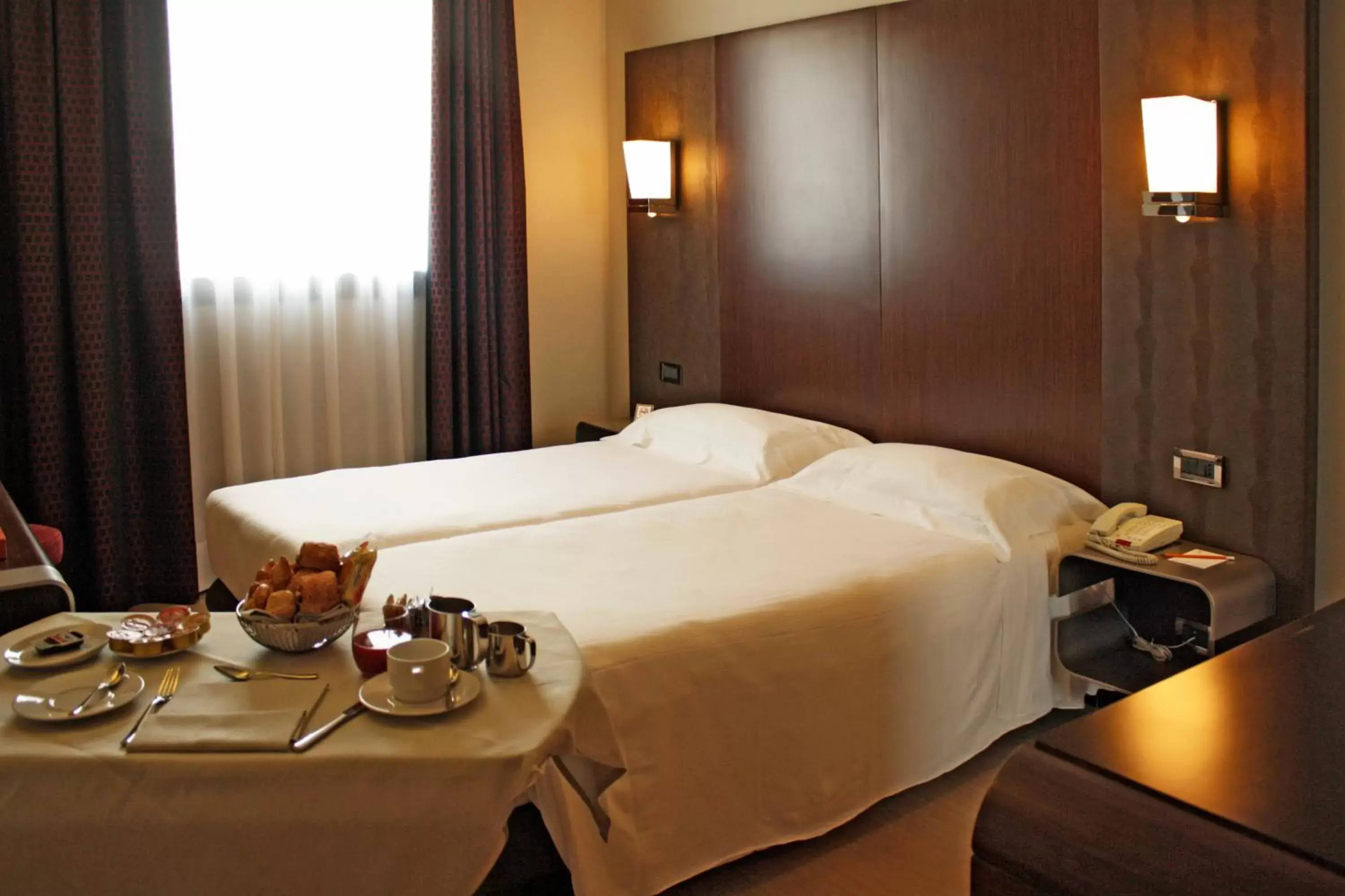 Photo of the whole room, Bed in Best Western Hotel Goldenmile Milan