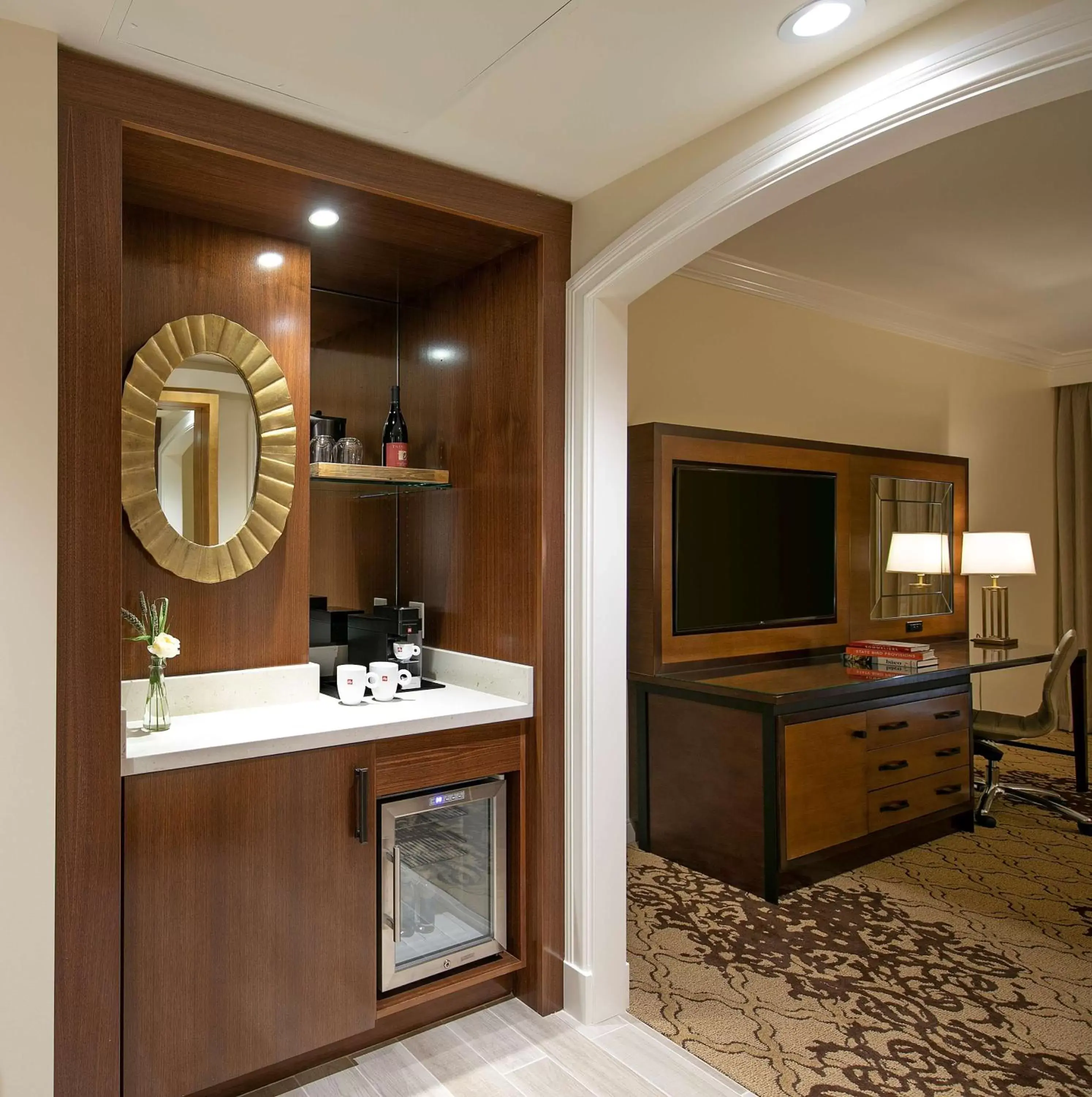 Bedroom, Kitchen/Kitchenette in Grand Reserve at The Meritage