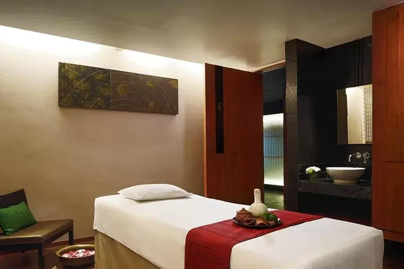 Spa and wellness centre/facilities, Bed in JC KEVIN SATHORN BANGKOK HOTEL (SHA Plus)