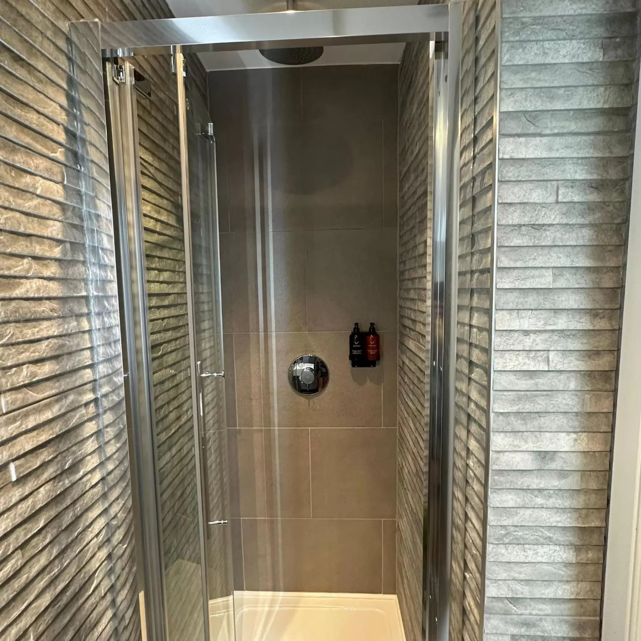 Shower, Bathroom in Central Studios