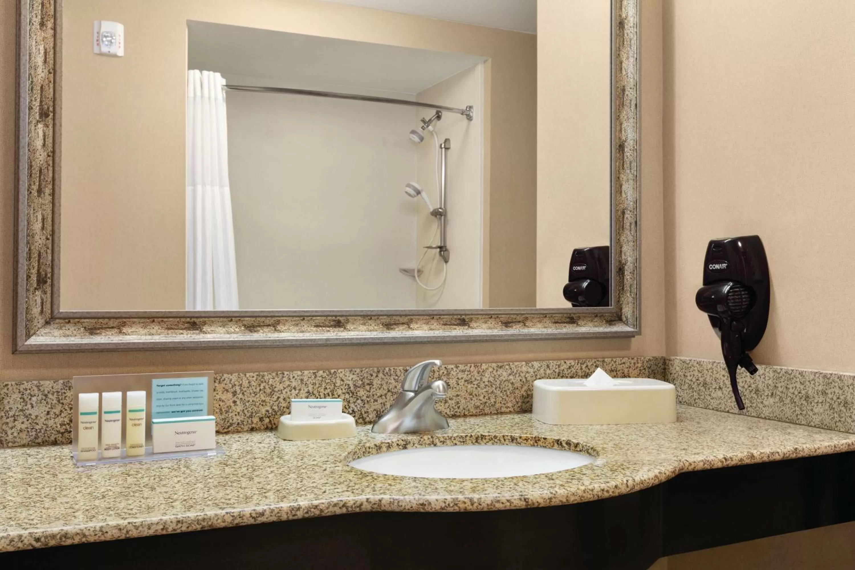 Bathroom in Hampton Inn & Suites Enid