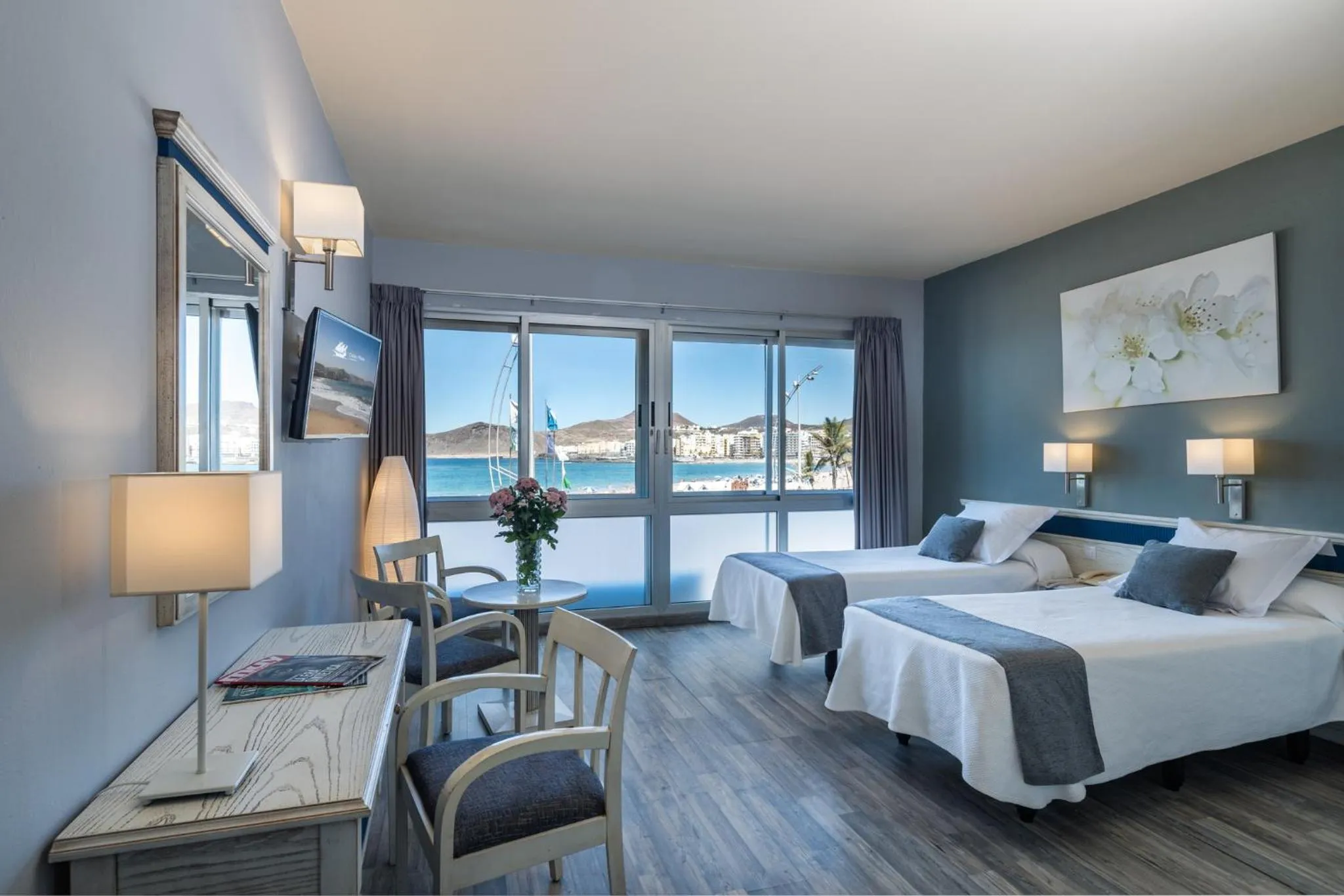 Photo of the whole room, Bed in Apartamentos Colón Playa