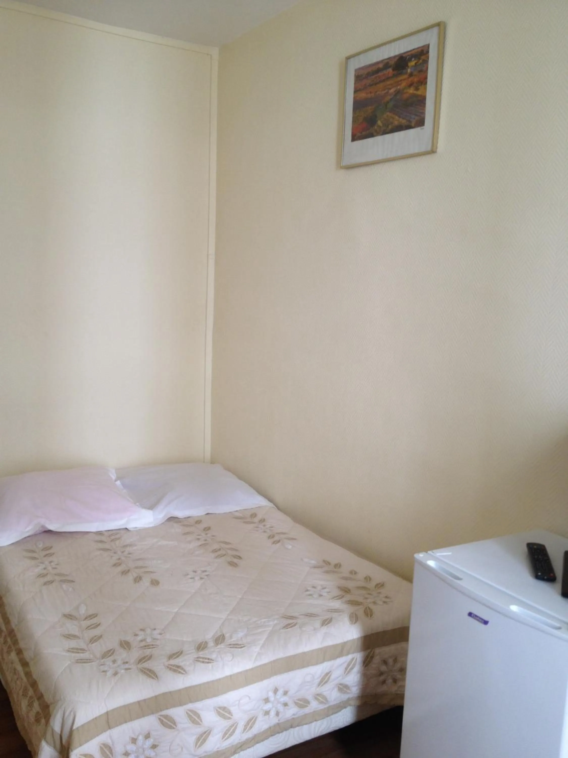 Photo of the whole room in Au Royal Mad