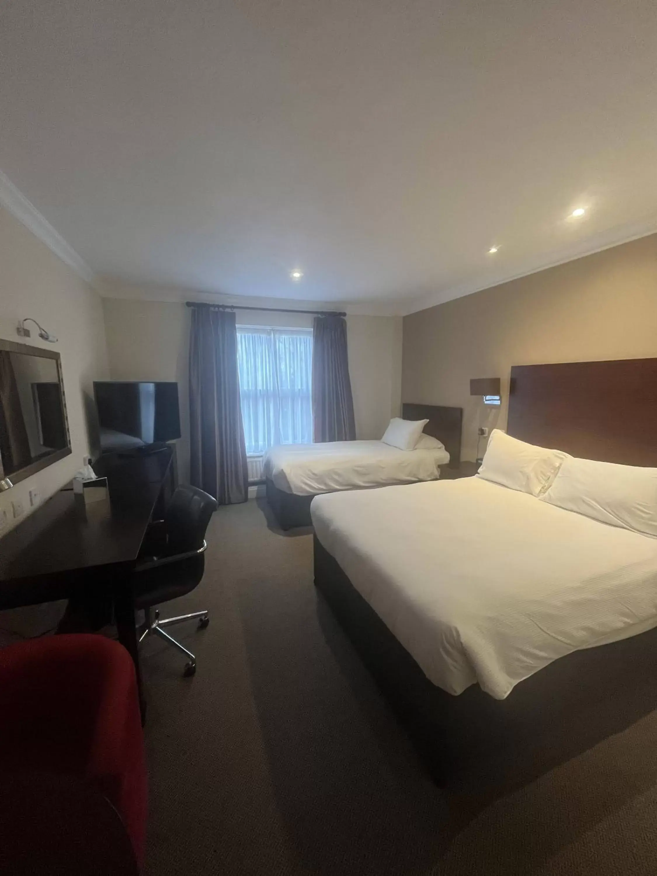 Bed in Avisford Park Hotel