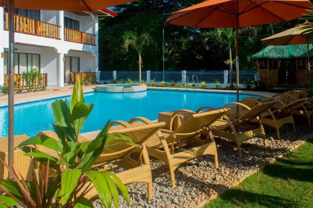 Swimming Pool in Alona Vida Beach Hill Resort