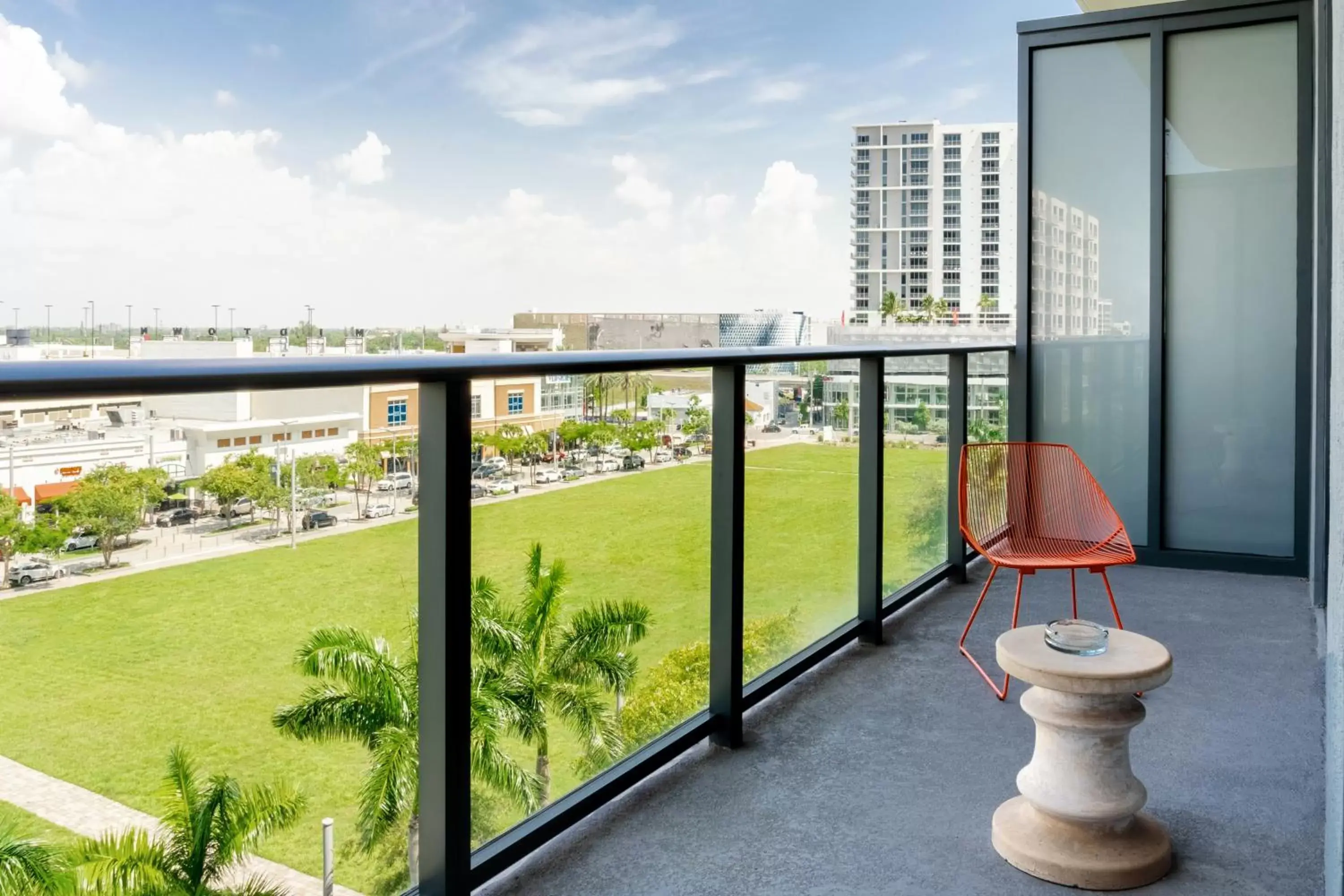 Nearby landmark, Balcony/Terrace in Hyde Suites Midtown Miami