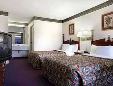 Bedroom, Bed in Days Inn by Wyndham Dillon