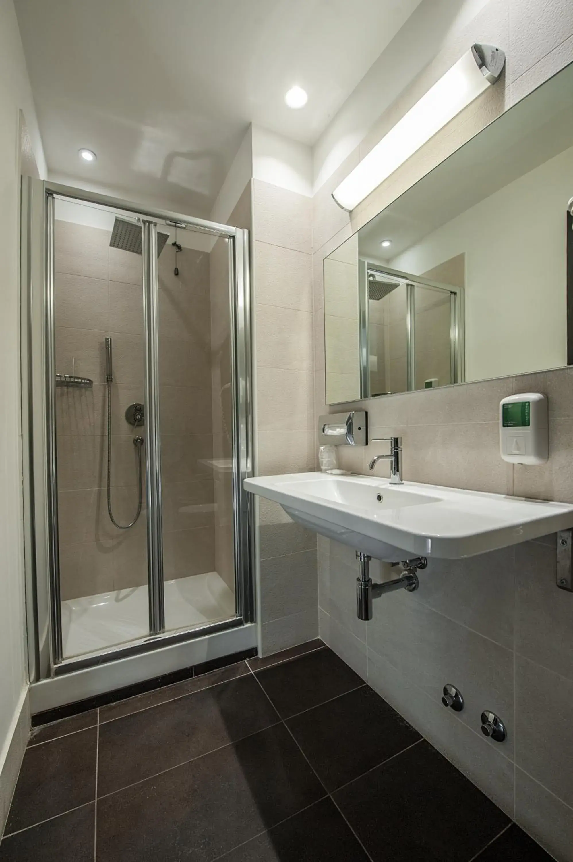 Shower, Bathroom in Hotel Testani Frosinone