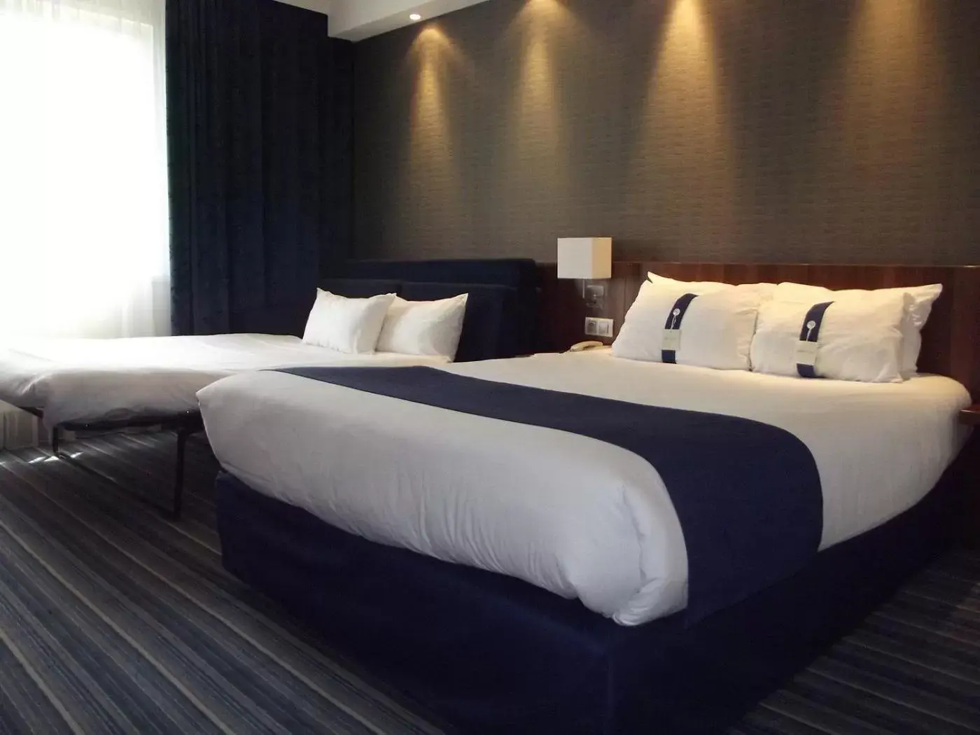 Bed in Holiday Inn Express Strasbourg - Sud, an IHG Hotel
