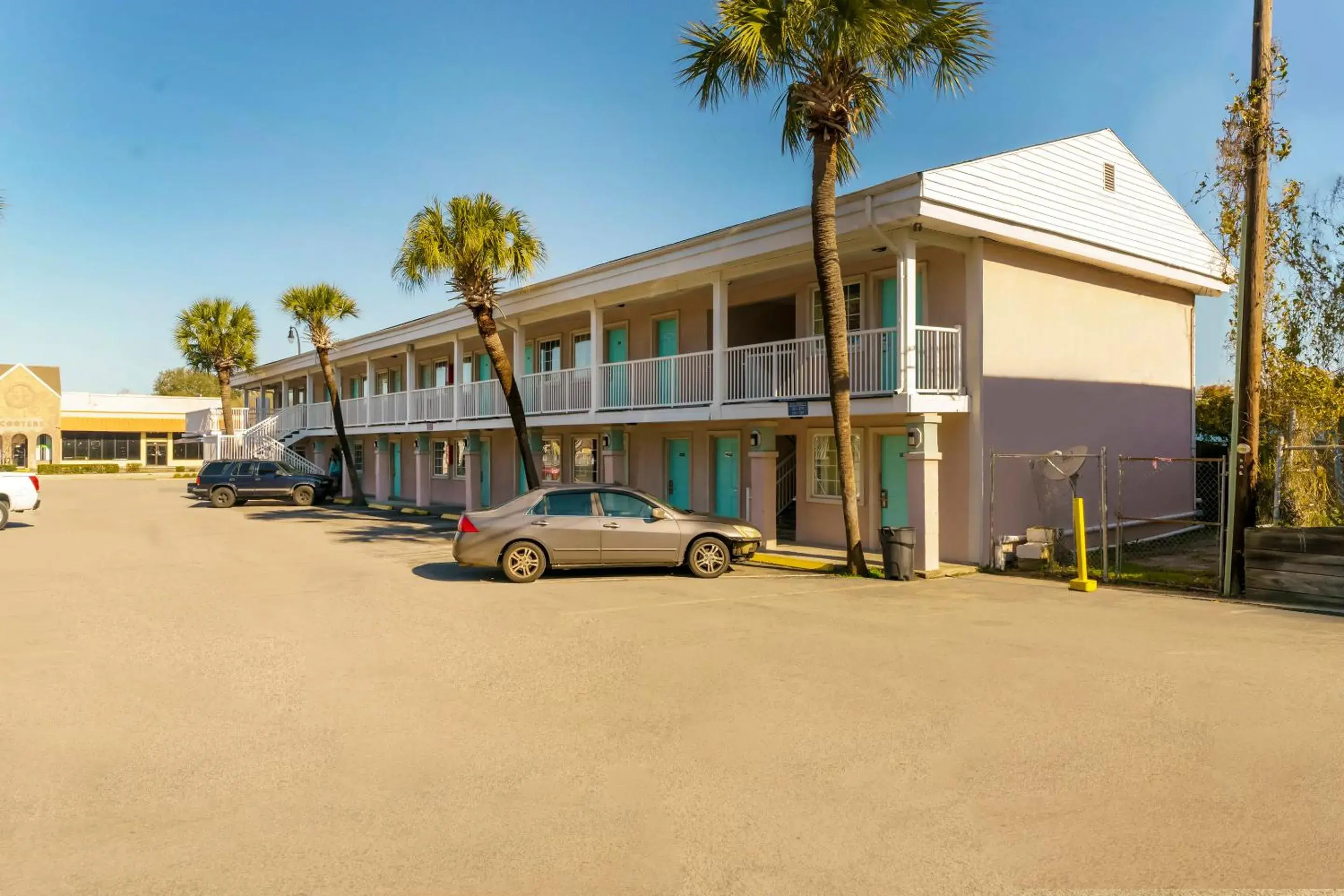 Parking, Property Building in OYO Hotel Myrtle Beach Kings Hwy