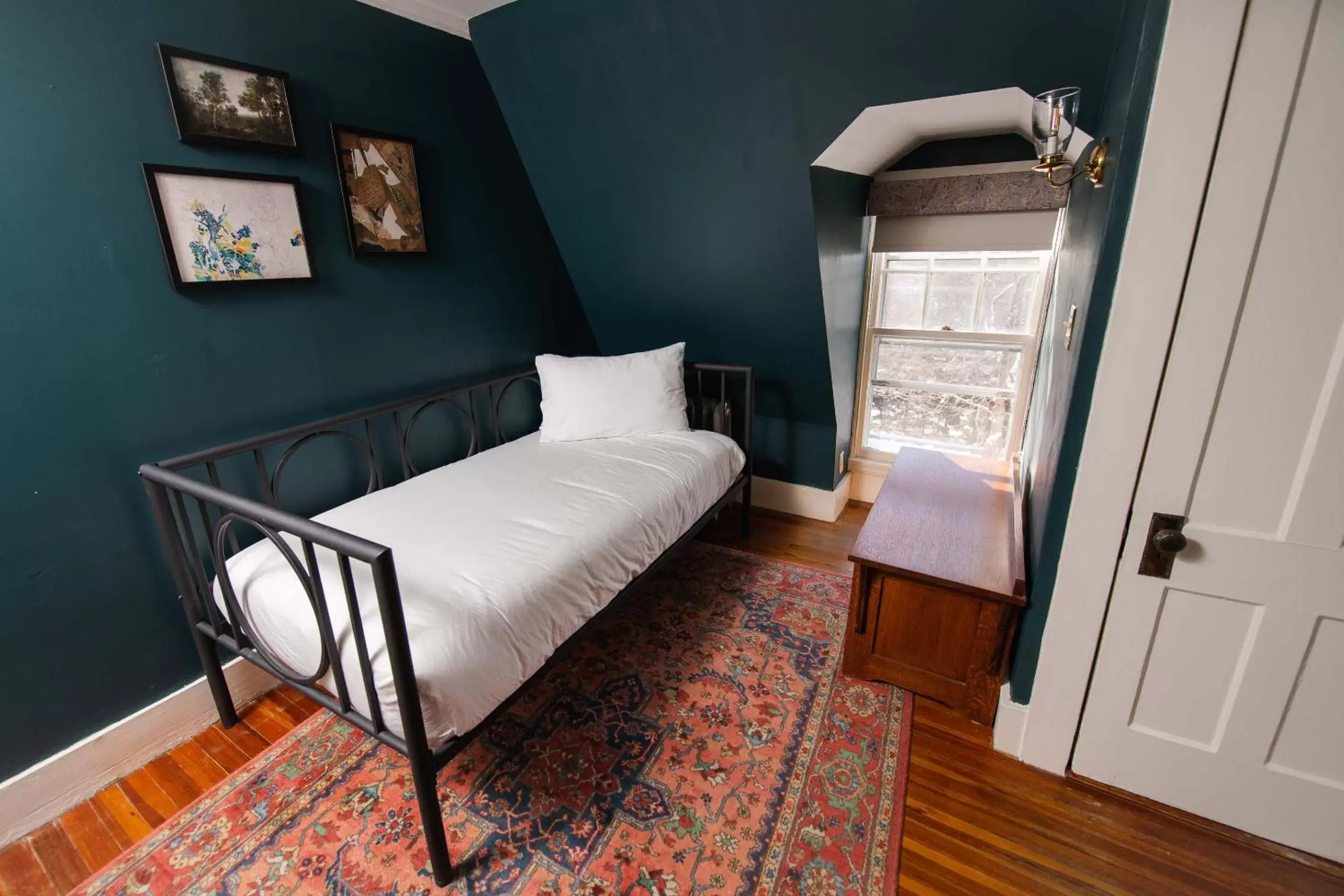 Deluxe Queen in The Dewey by The Lenox Collection Deluxe Queen in The Dewey by The Lenox Collection