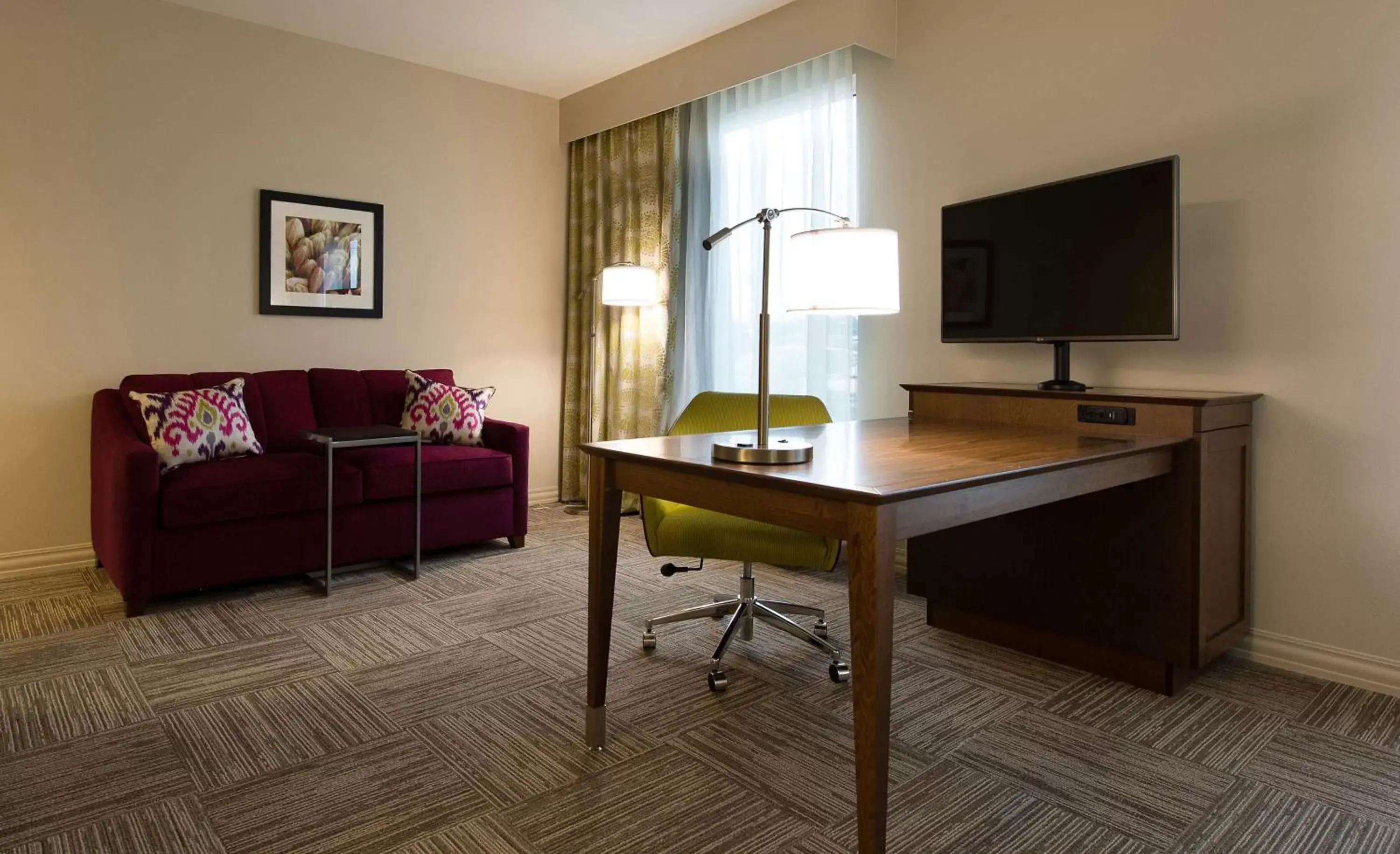 Bed, Seating Area in Hampton Inn & Suites Orangeburg, SC