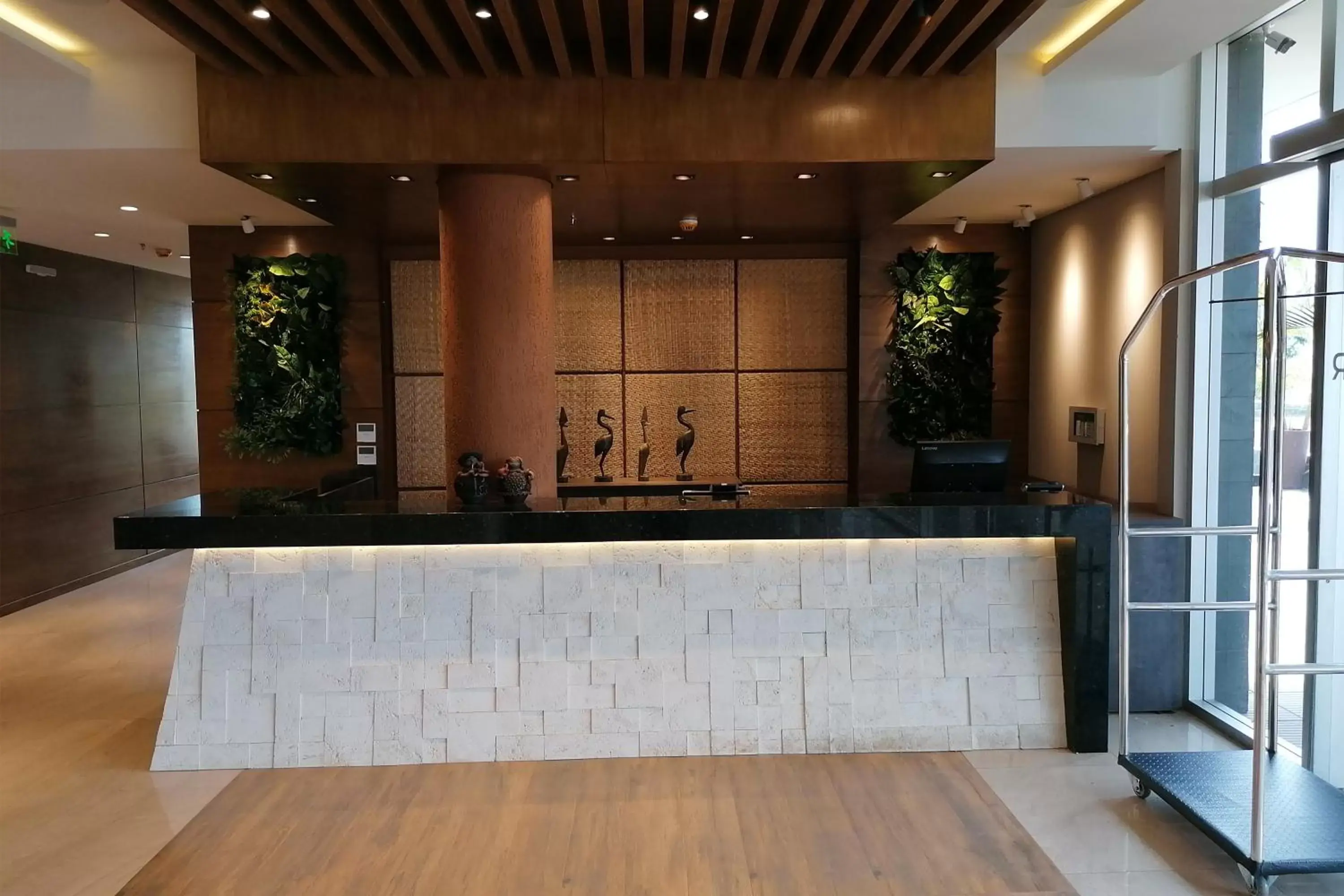 Facade/entrance, Lobby/Reception in Dazzler by Wyndham Ciudad del Este