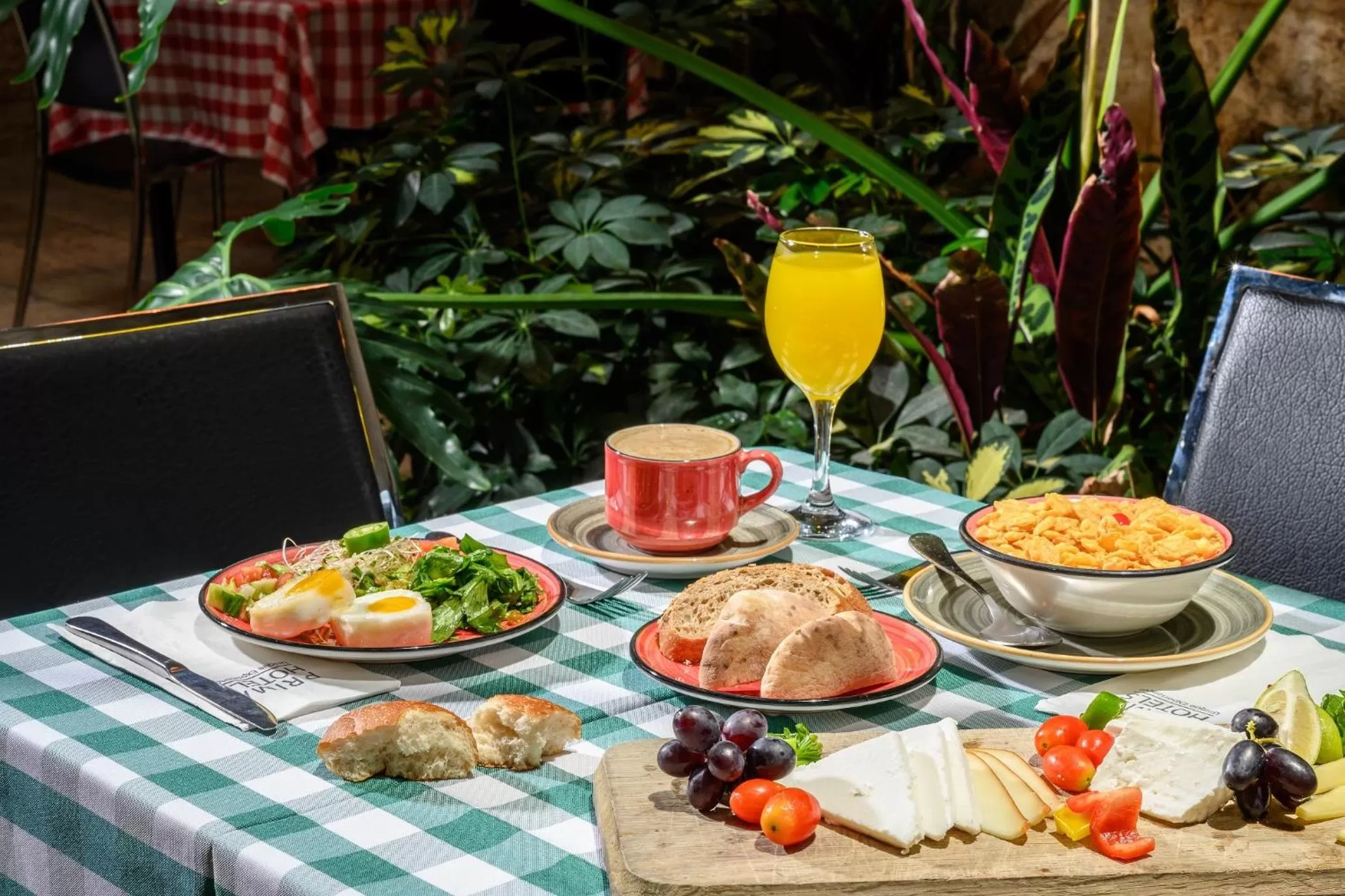 Food and drinks in Prima Park Hotel Jerusalem