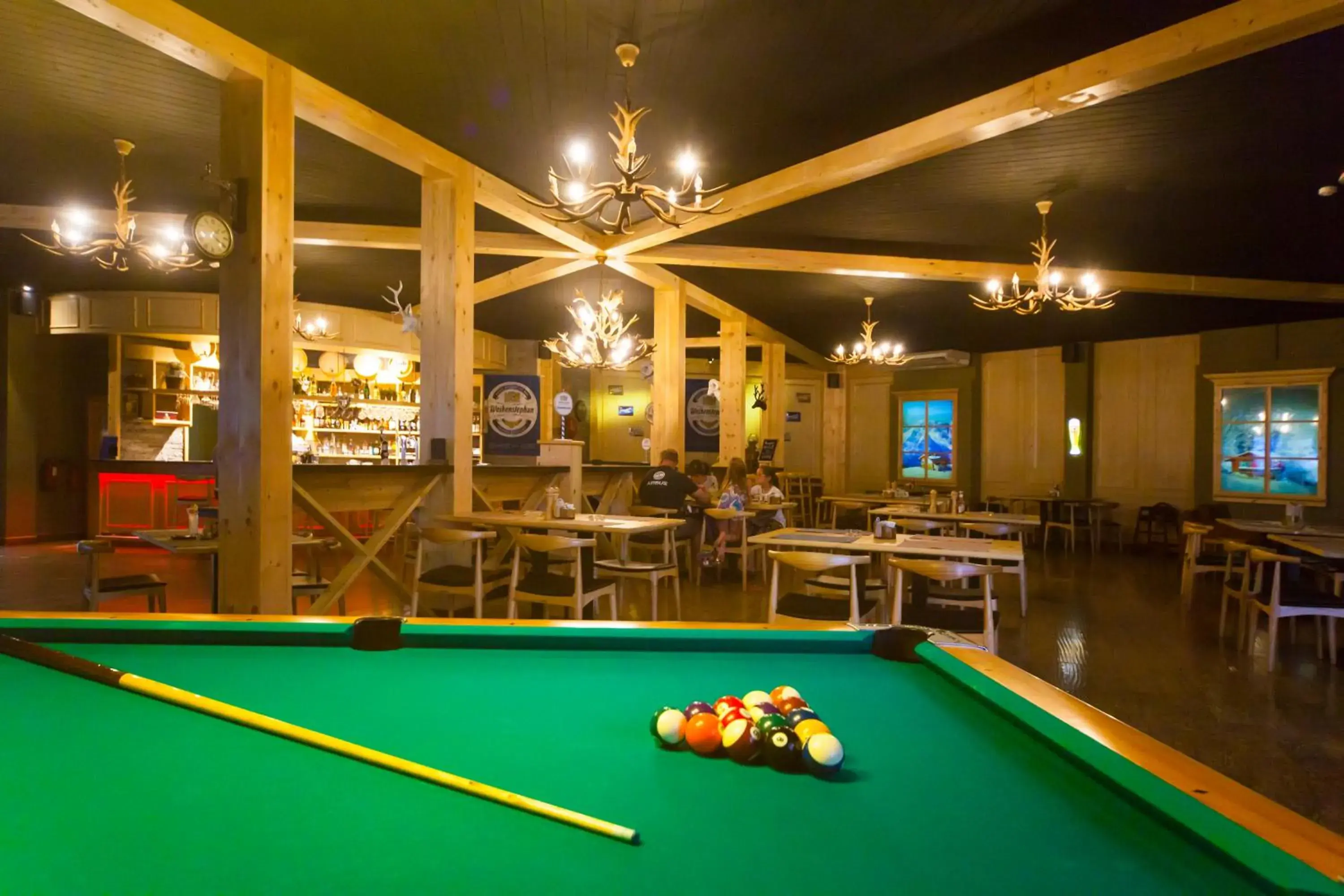 Restaurant/places to eat, Billiards in Pearl Beach Hotel