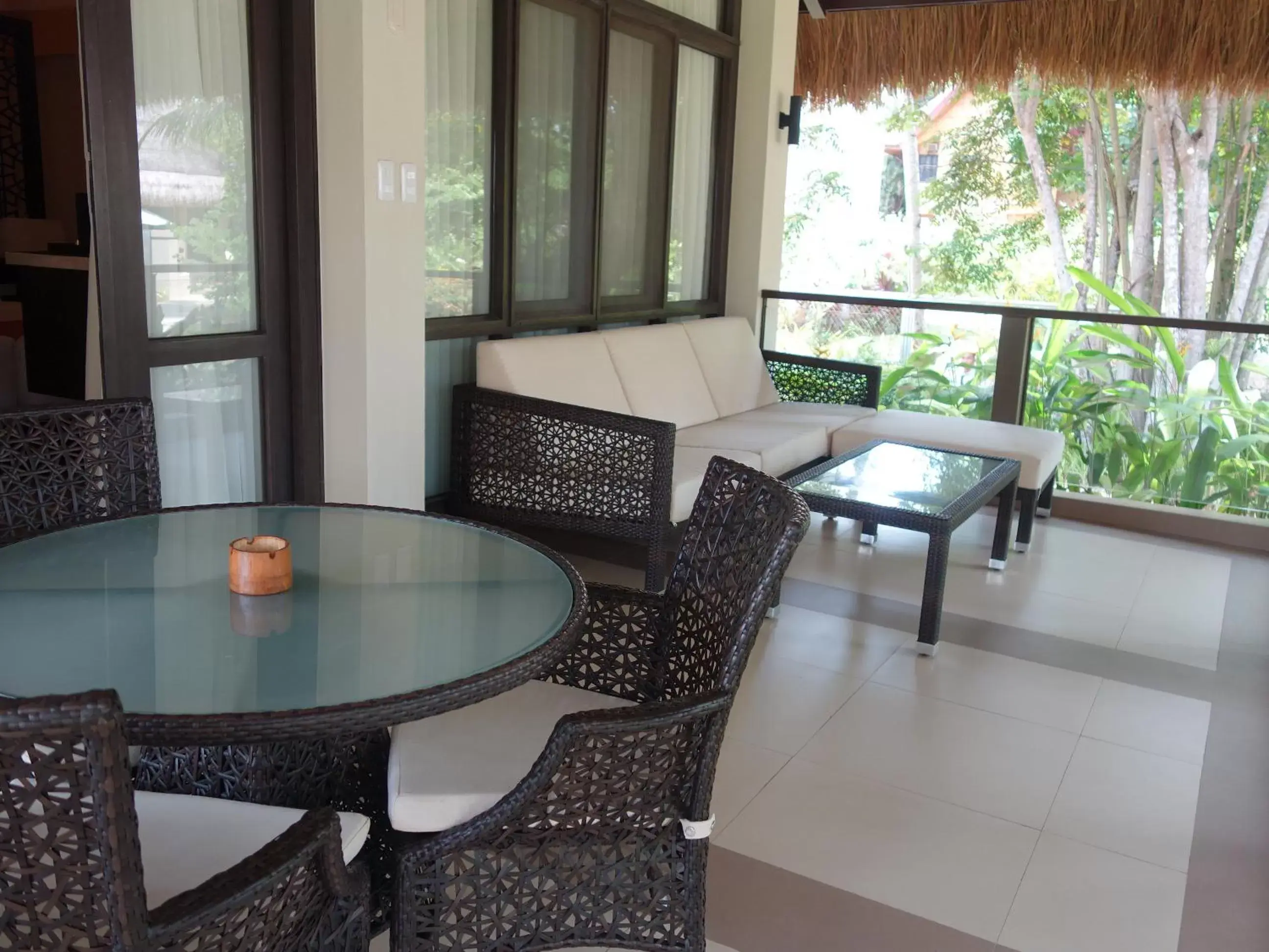 Balcony/Terrace, Lounge/Bar in Henann Resort Alona Beach