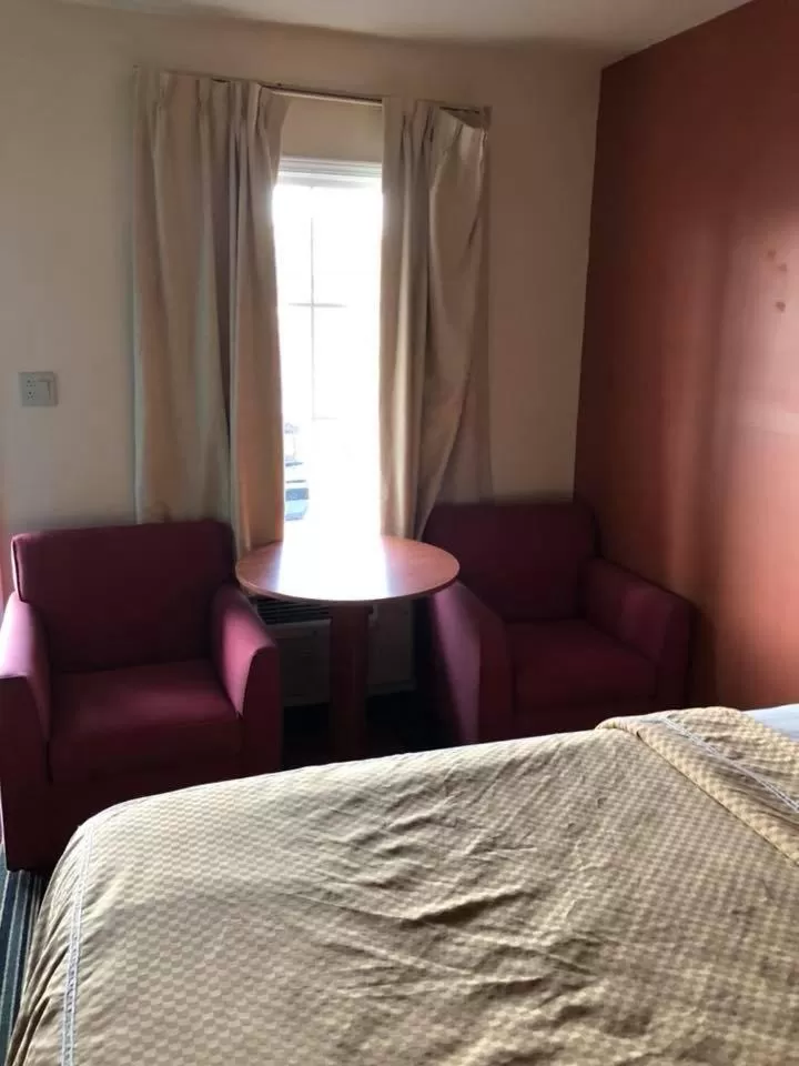 Bed in Scottish Inn and Suites Perry