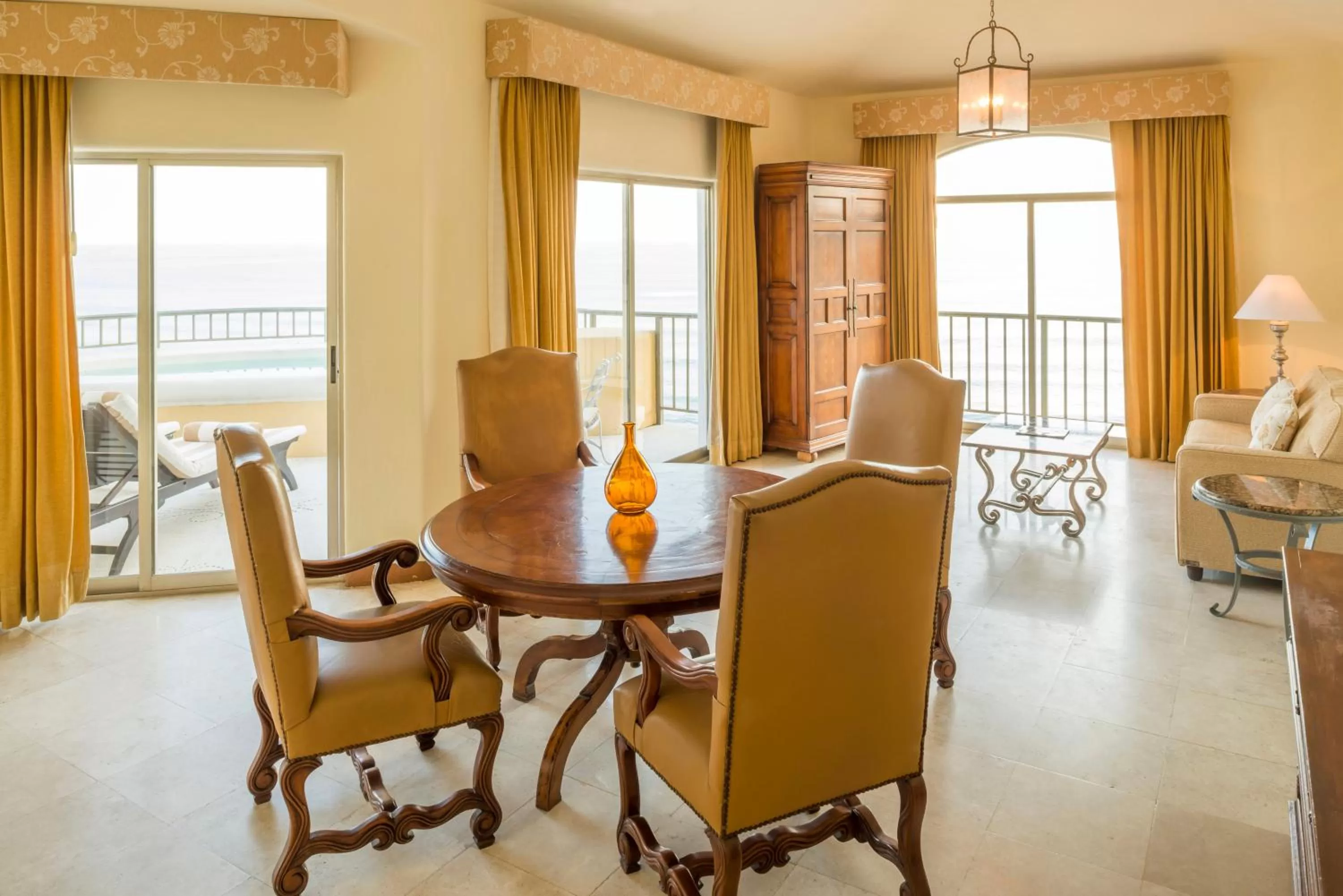 Photo of the whole room in Quinta Real Acapulco