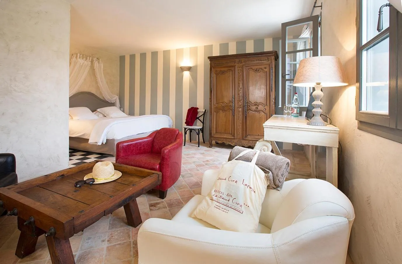 Photo of the whole room, Bed in Hôtel-Spa Le Saint Cirq