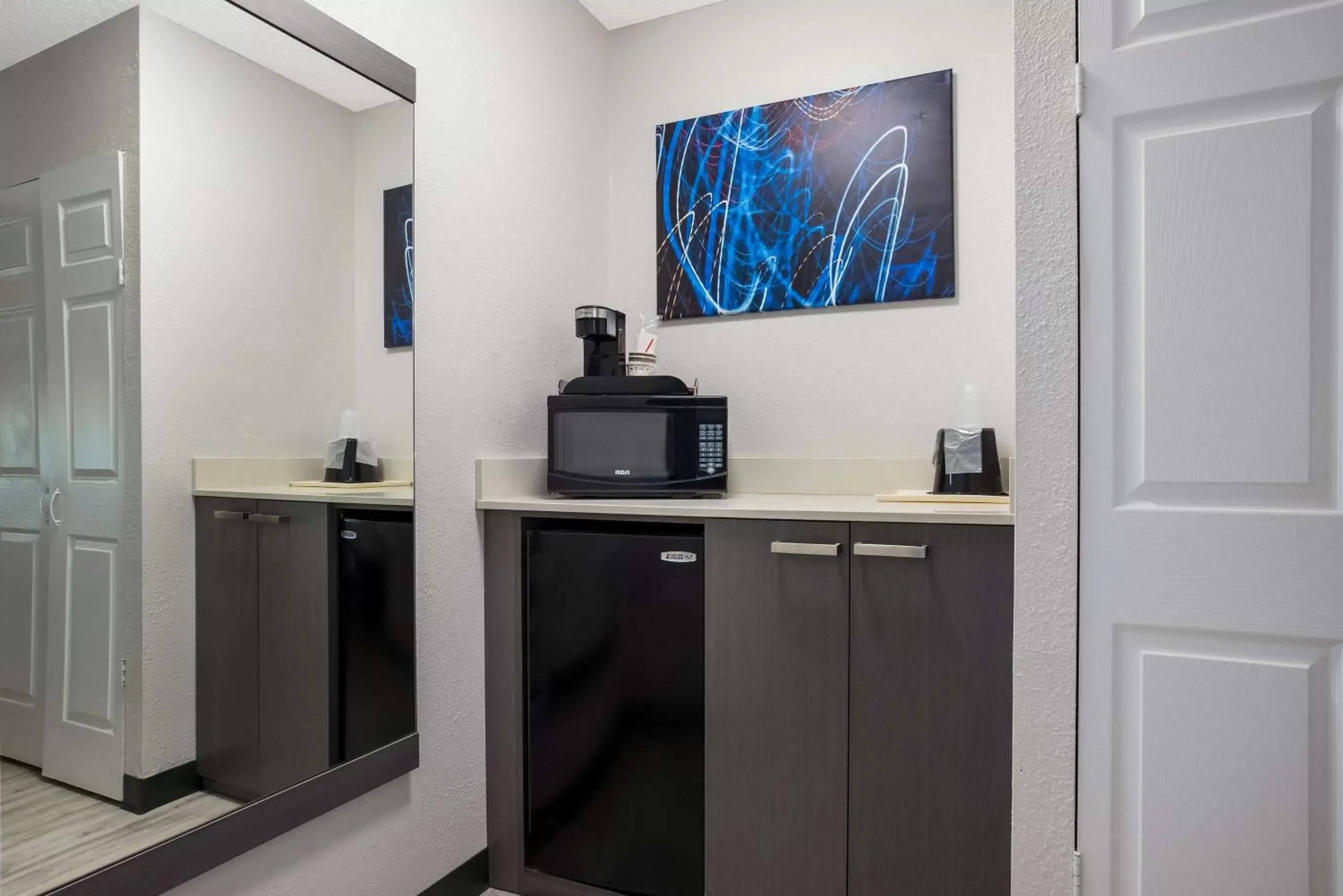 Bedroom in Best Western Bordentown Inn Bedroom in Best Western Bordentown Inn