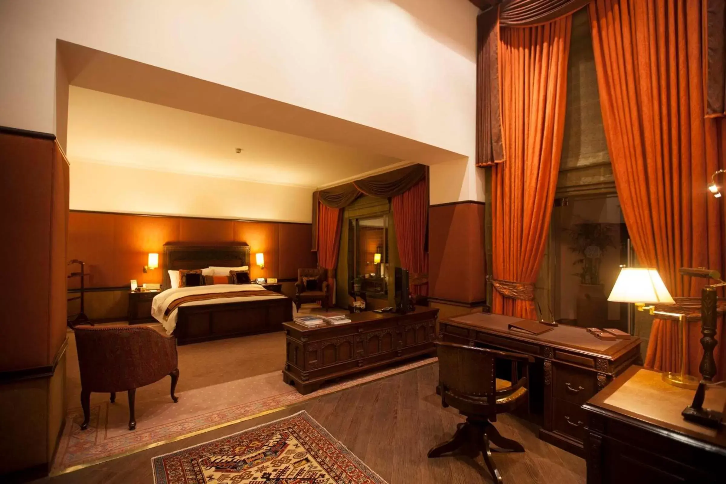 Bedroom, Seating Area in Islamabad Serena Hotel