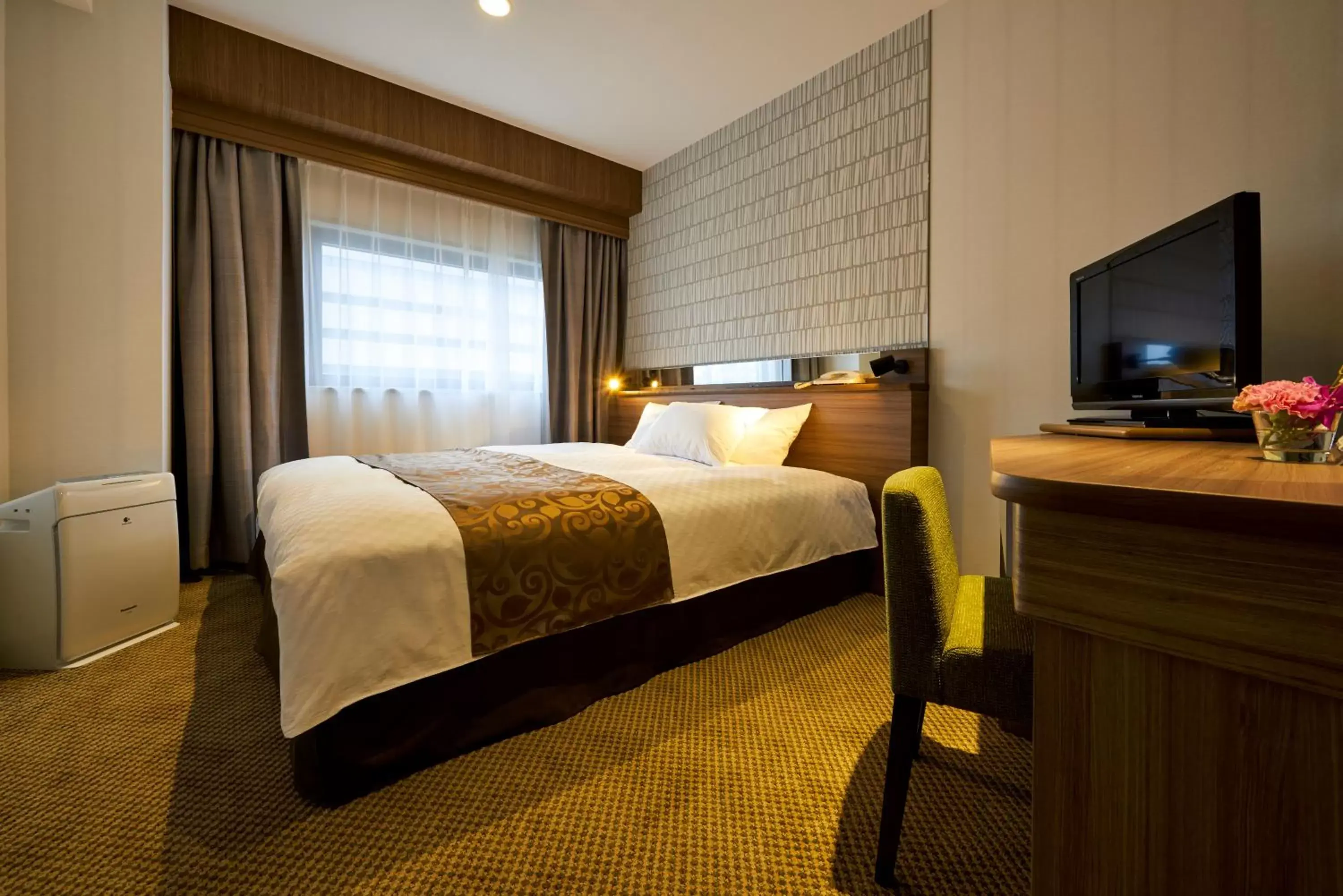 Bedroom, Bed in Sendai Kokusai Hotel