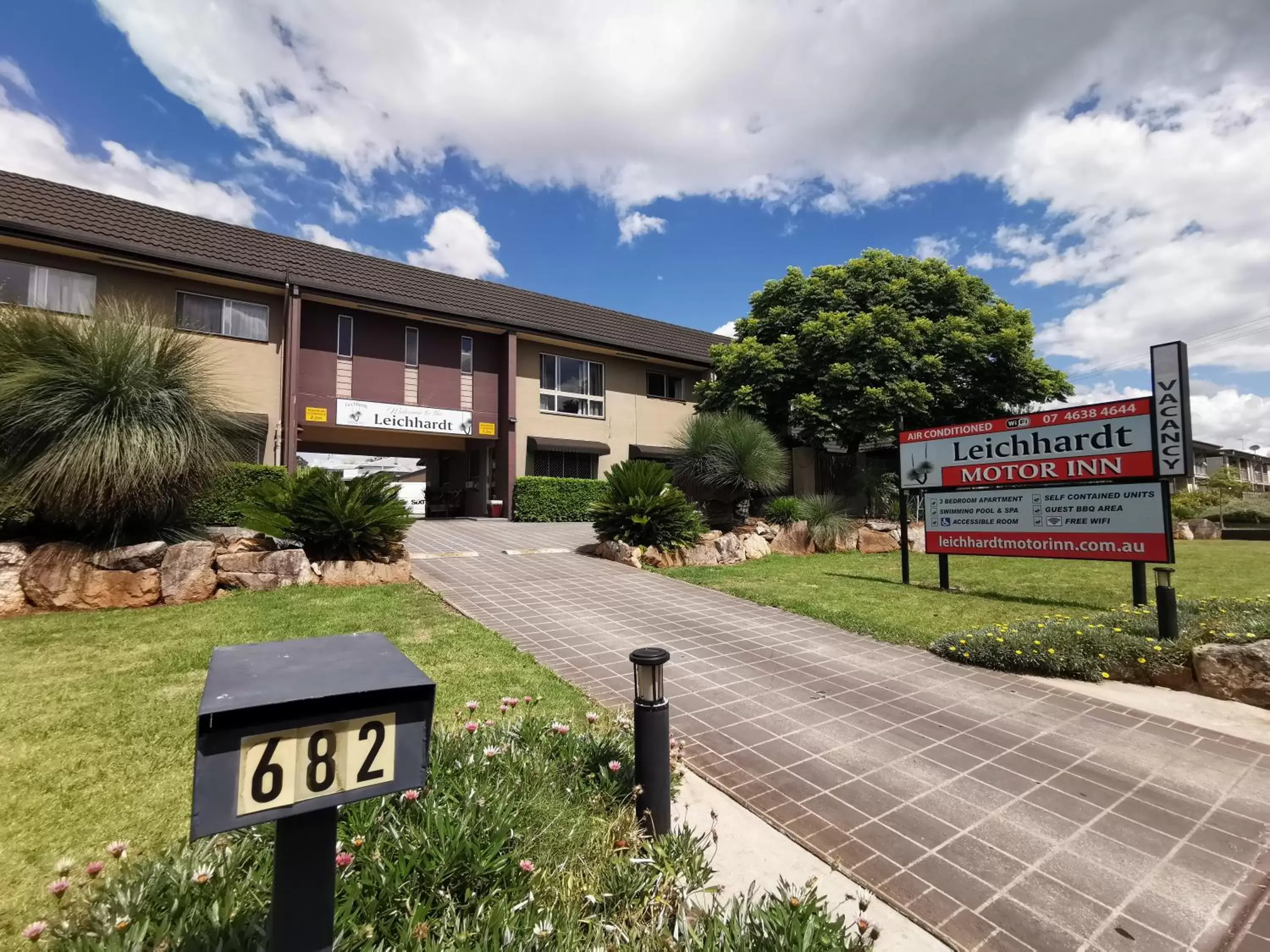 Property building, Property Logo/Sign in Leichhardt Motor Inn