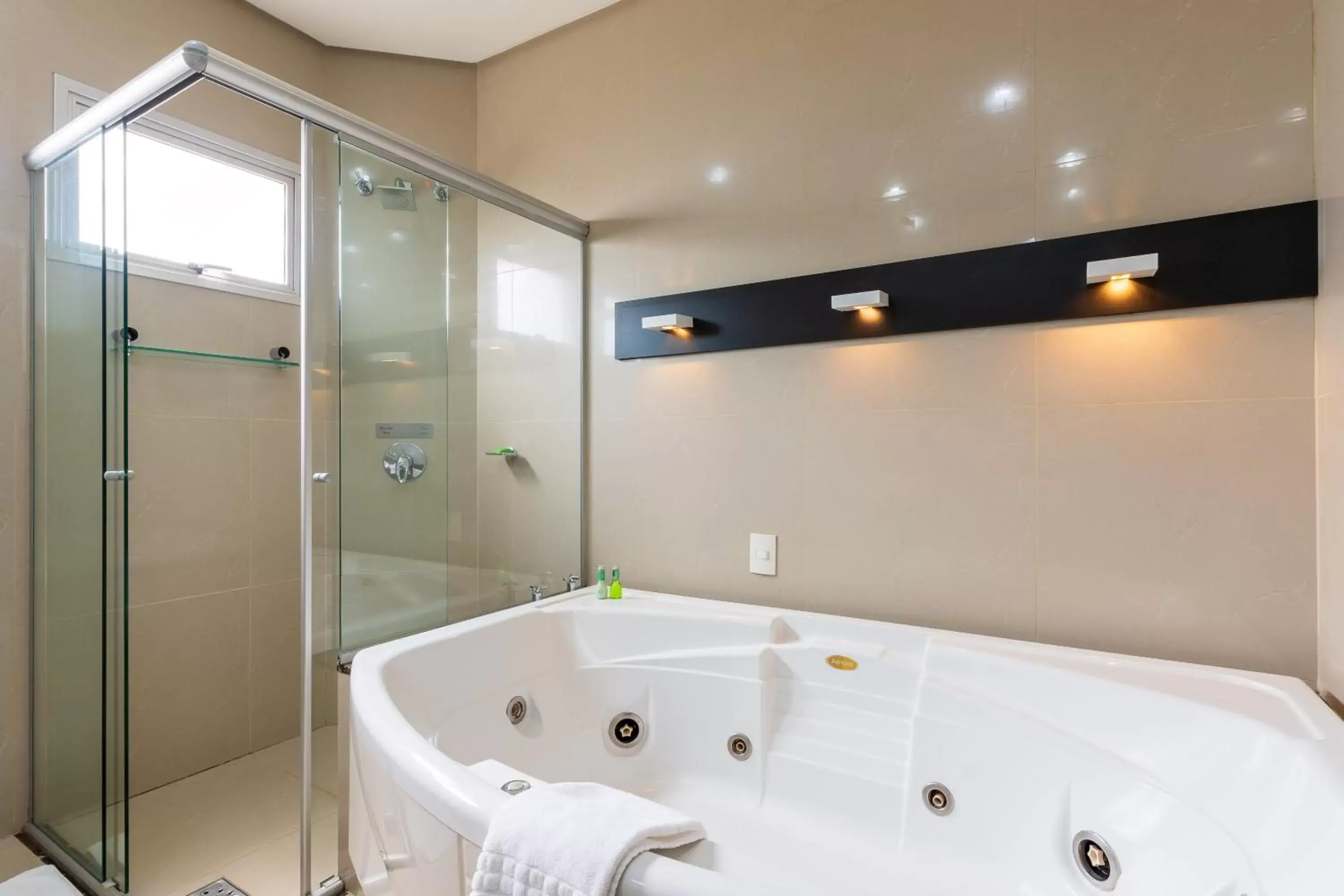 Bath, Bathroom in Ucayali Hotel