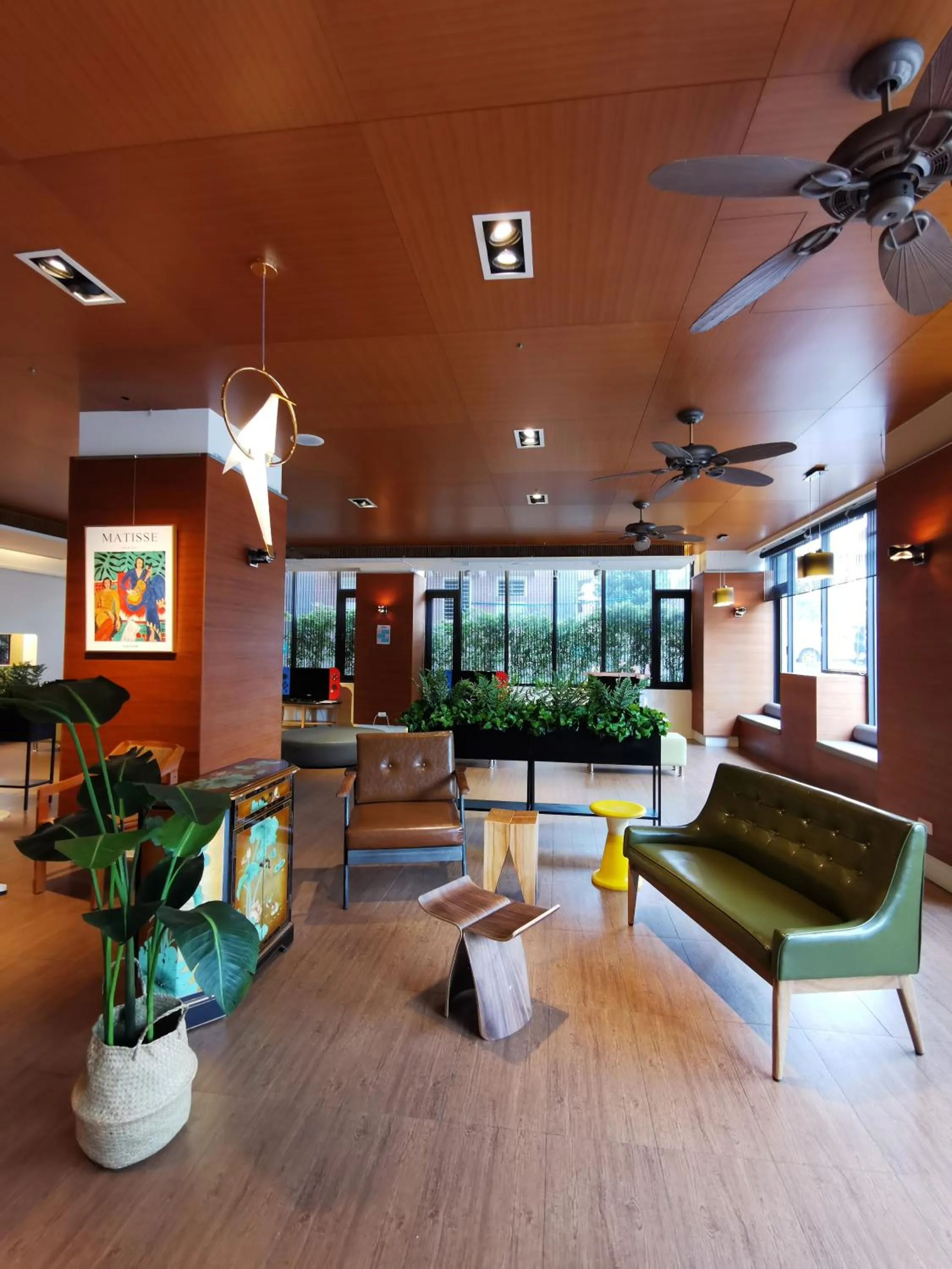 Communal lounge/ TV room, Lobby/Reception in Azure Hotel