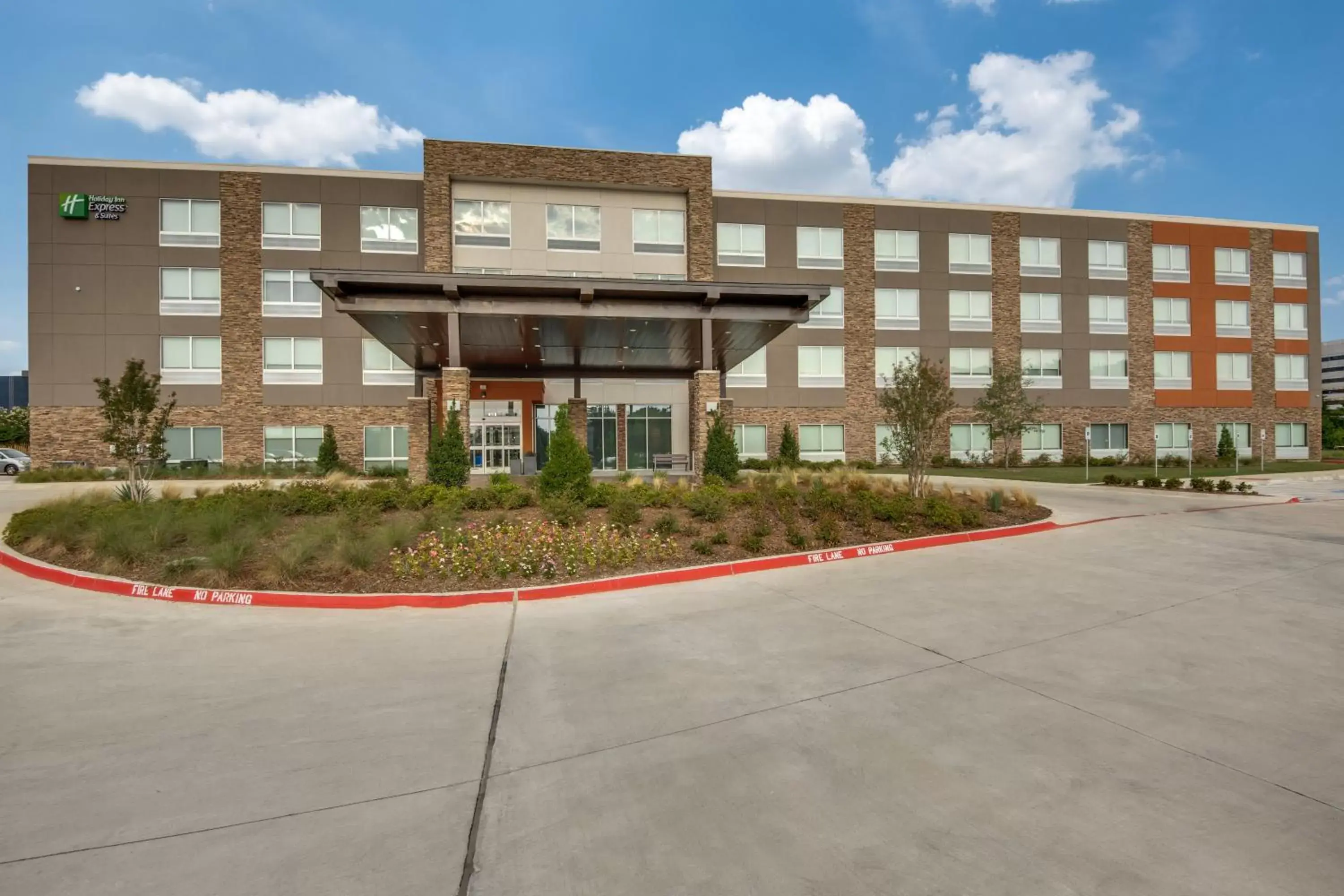 Property Building in Holiday Inn Express & Suites Dallas North - Addison, an IHG Hotel