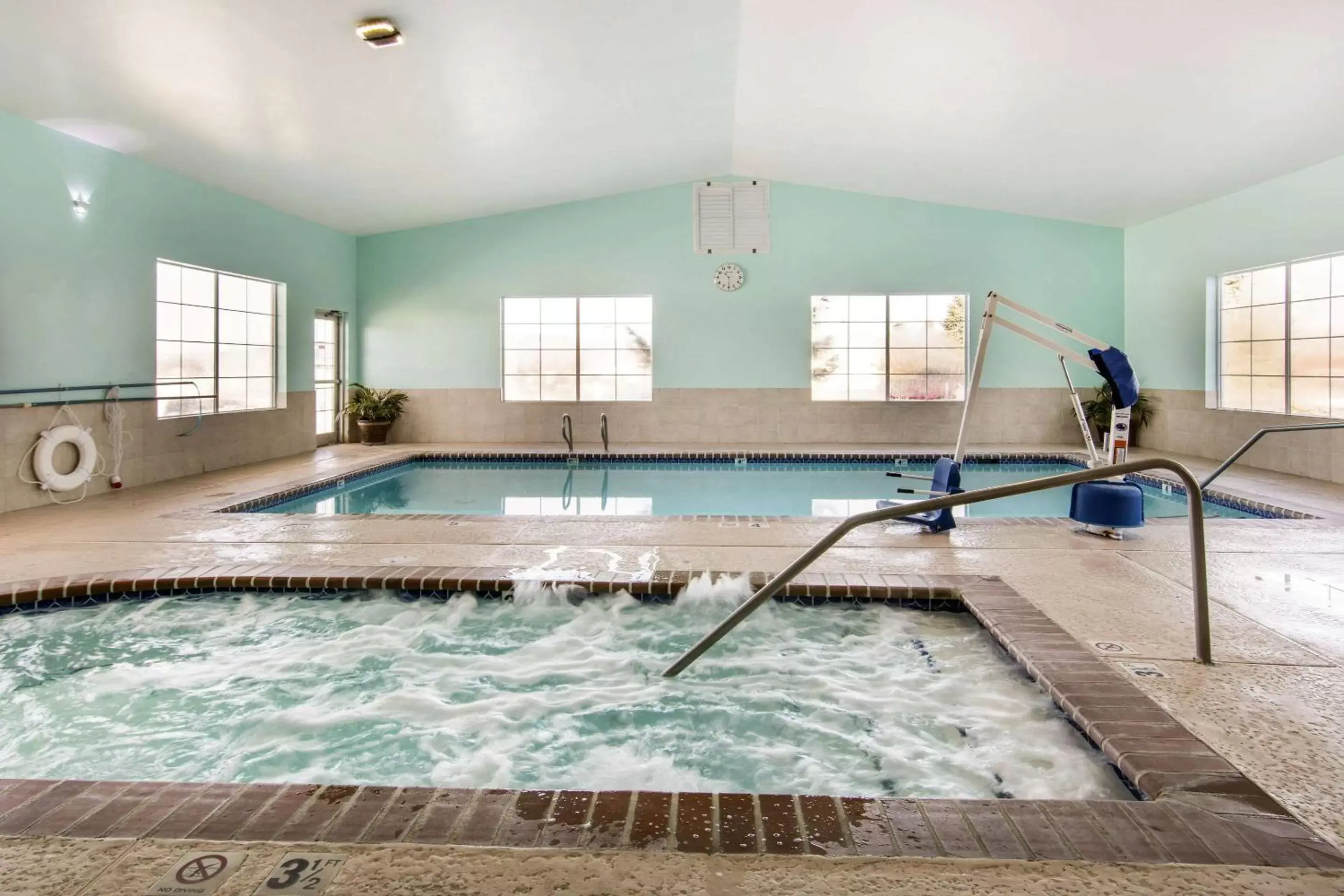 Swimming Pool in Quality Inn & Suites of Liberty Lake