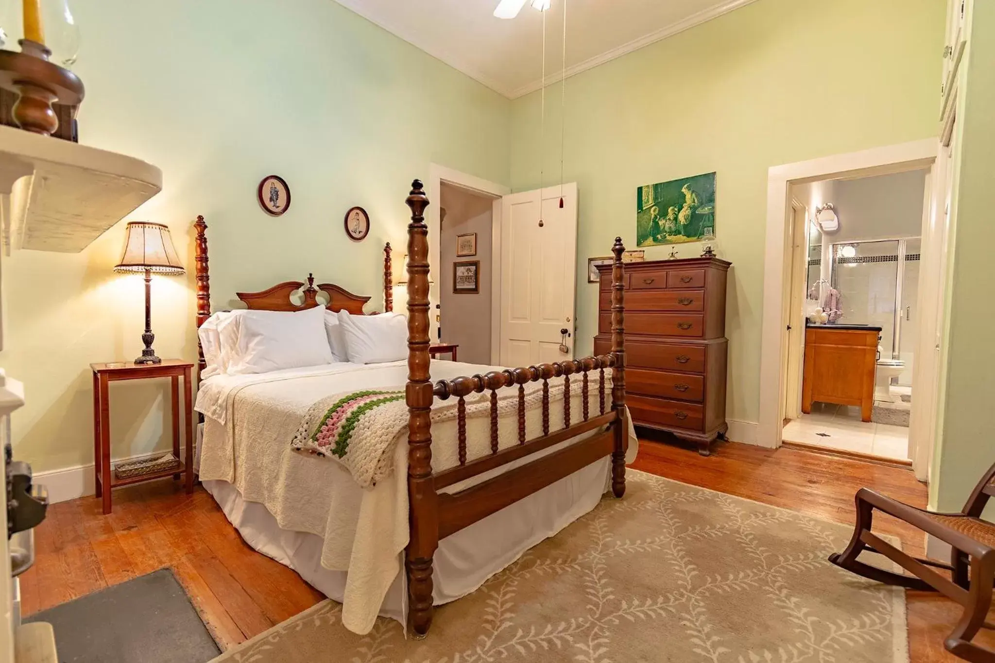 Photo of the whole room, Bed in Riverboat Bed & Breakfast