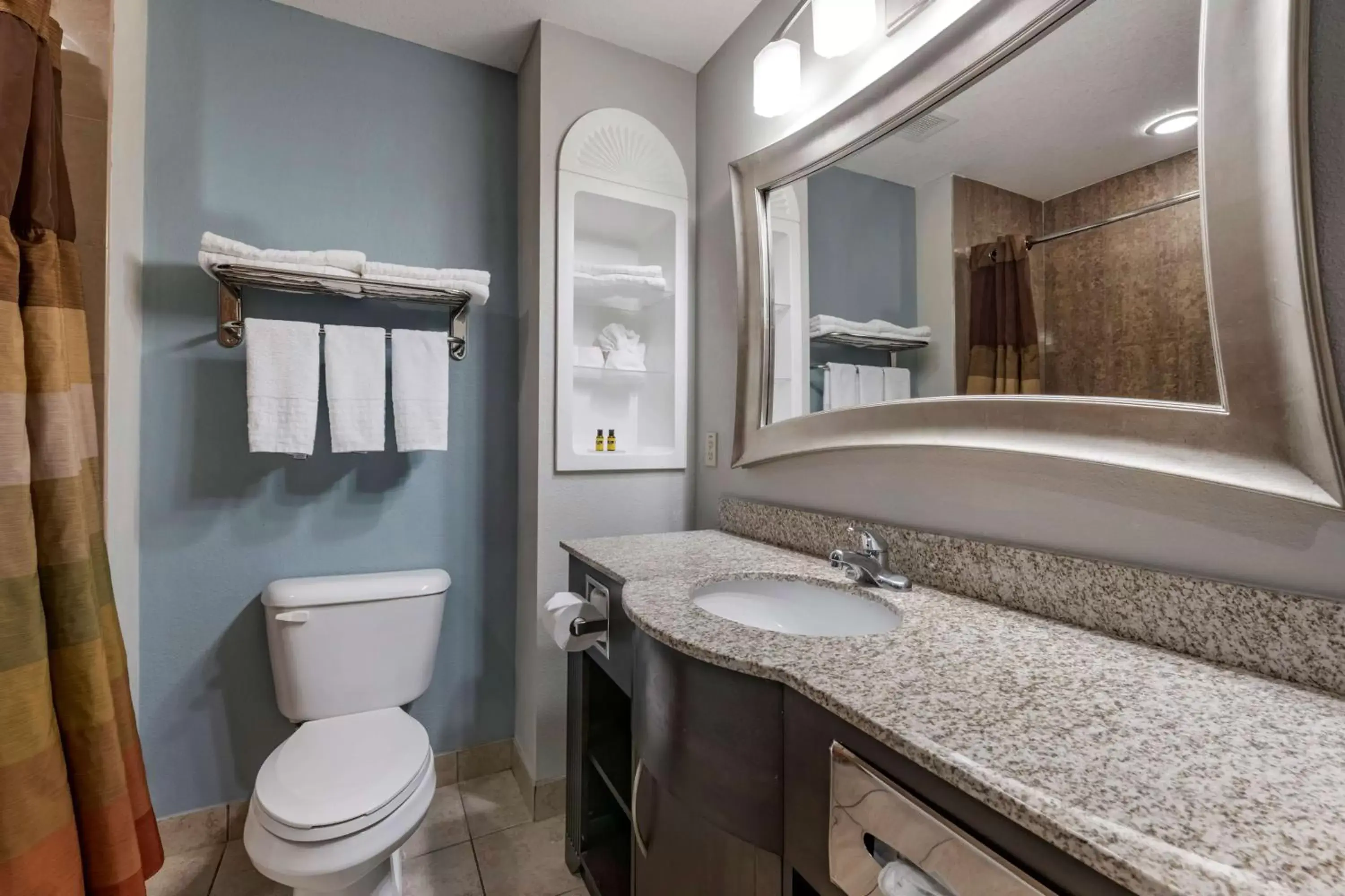 Photo of the whole room, Bathroom in Best Western Plus Bradenton Gateway Hotel