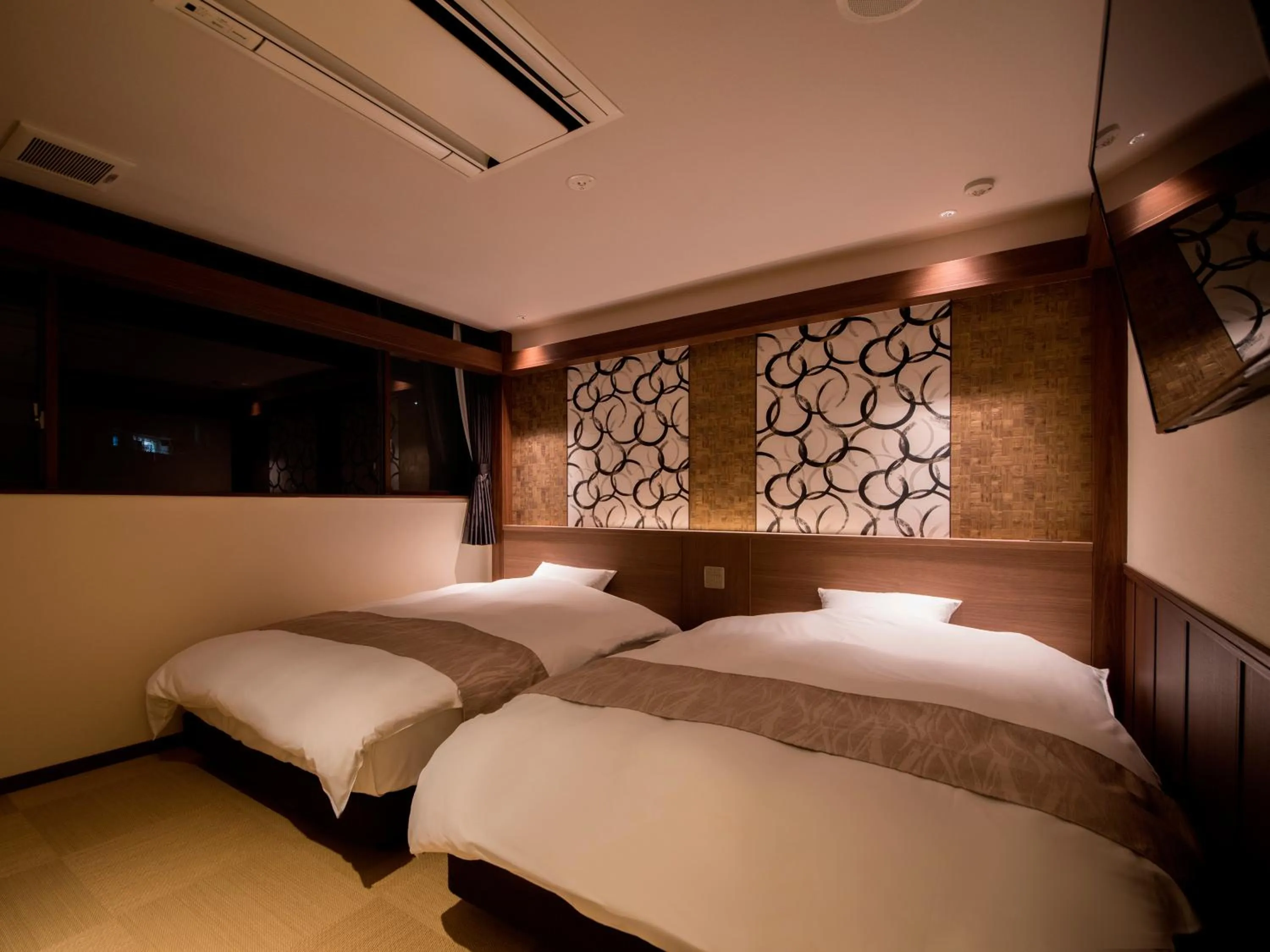 Photo of the whole room, Bed in Okuno Hosomichi
