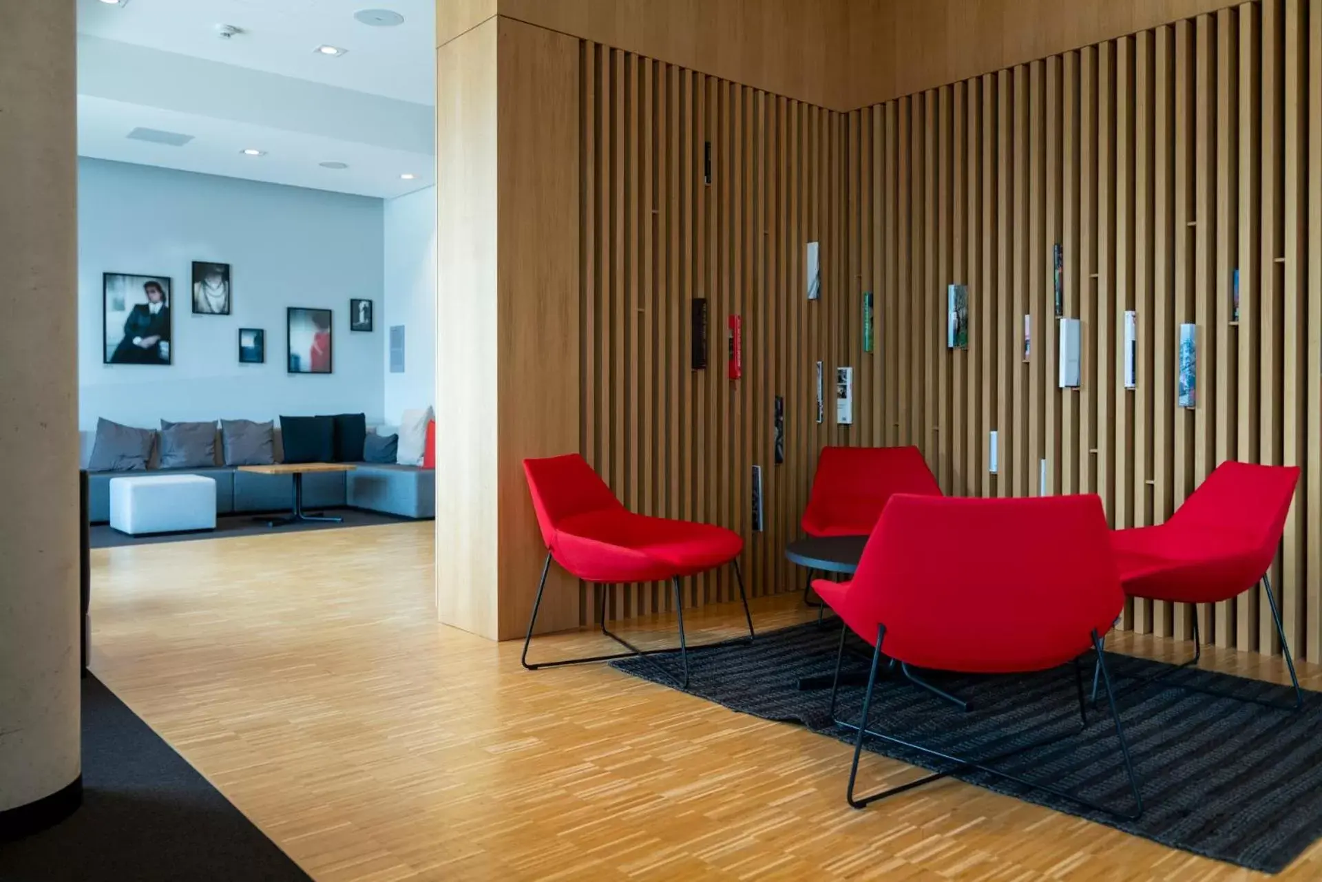 Communal lounge/ TV room, Seating Area in Vienna House by Wyndham Ernst Leitz Wetzlar