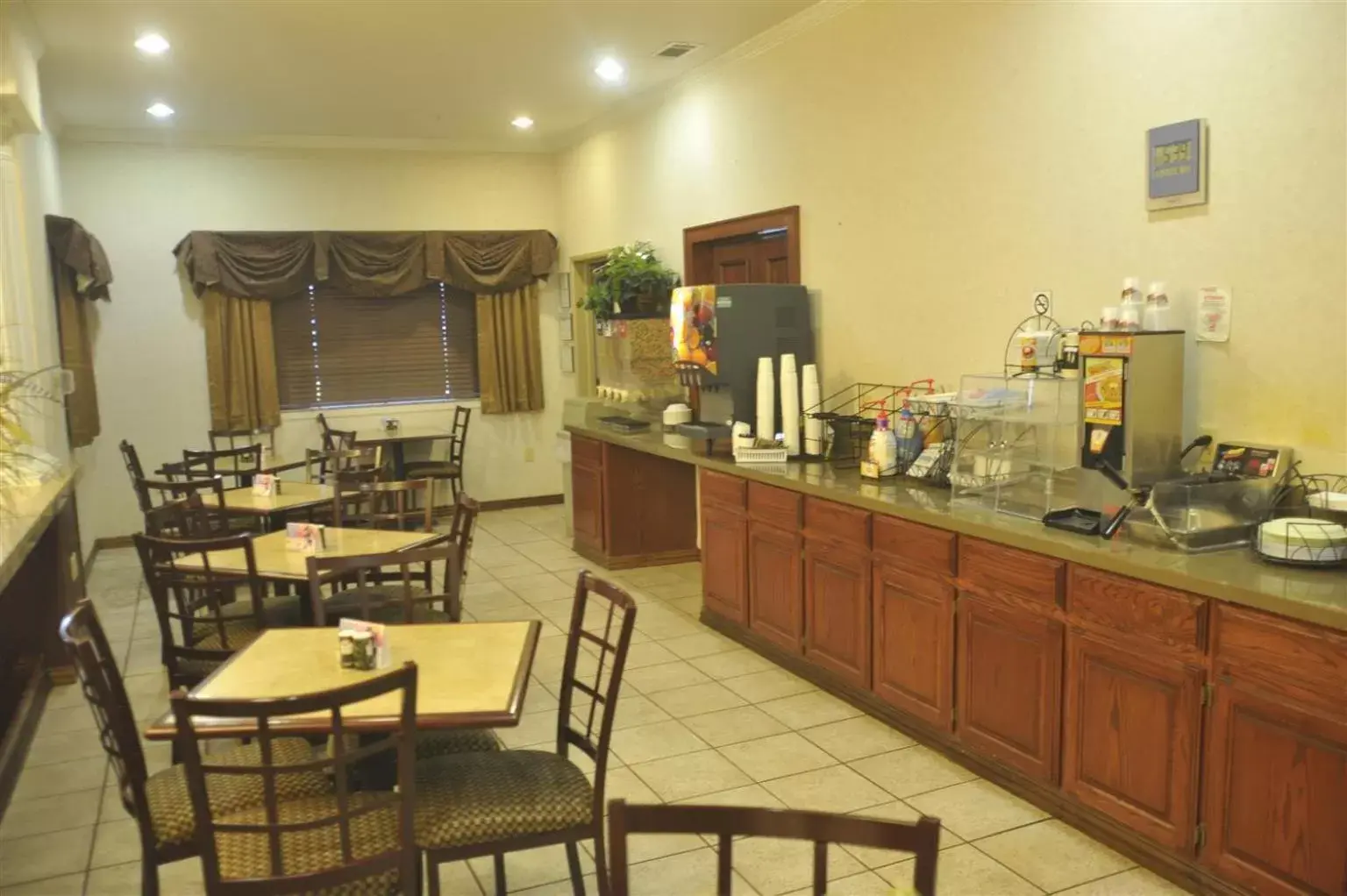 Restaurant/Places to Eat in Best Western Plus Shamrock Inn & Suites