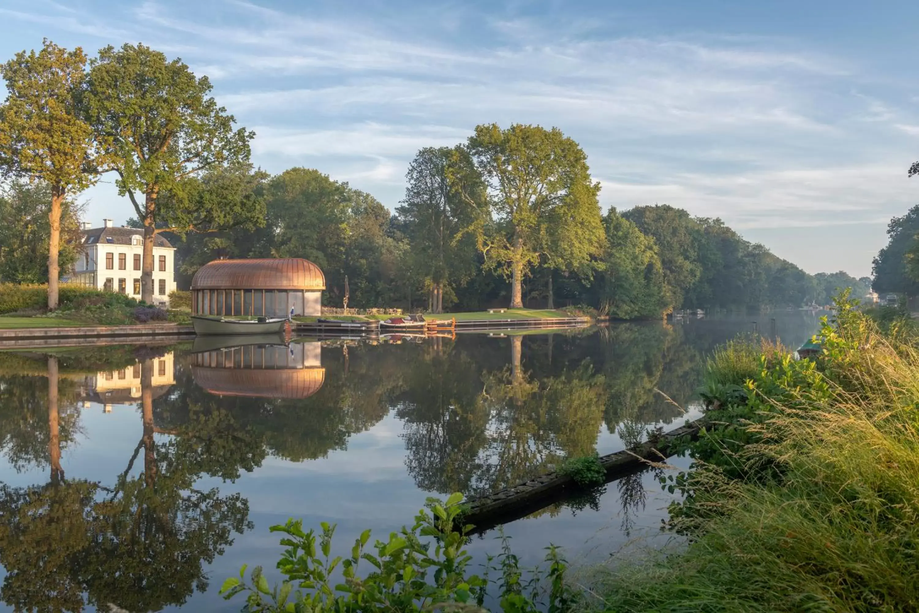 Property building, Lake View in Hotel Flora Batava