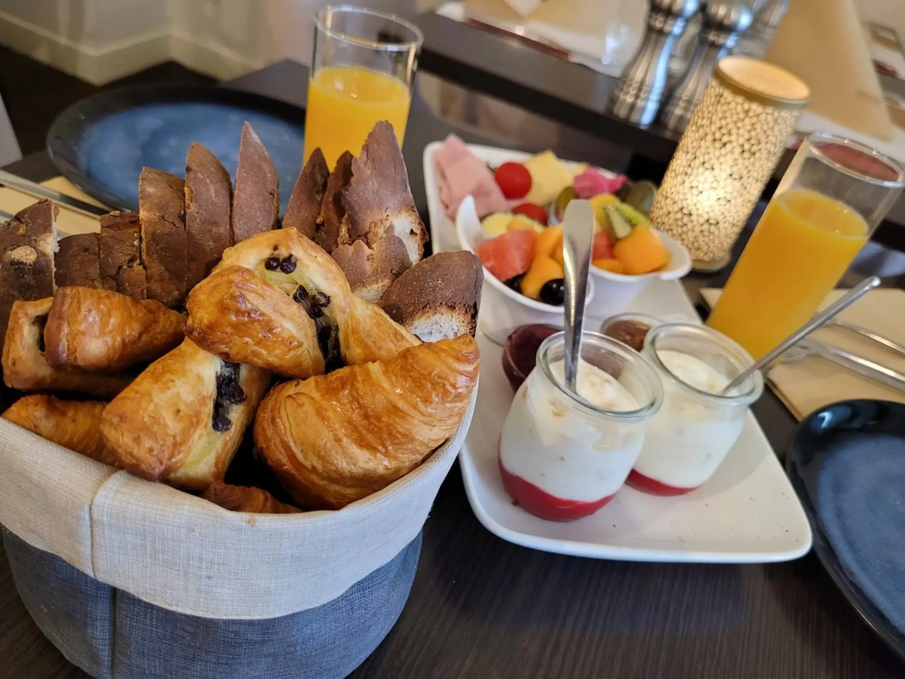 Breakfast in Hôtel Restaurant L'Industrie