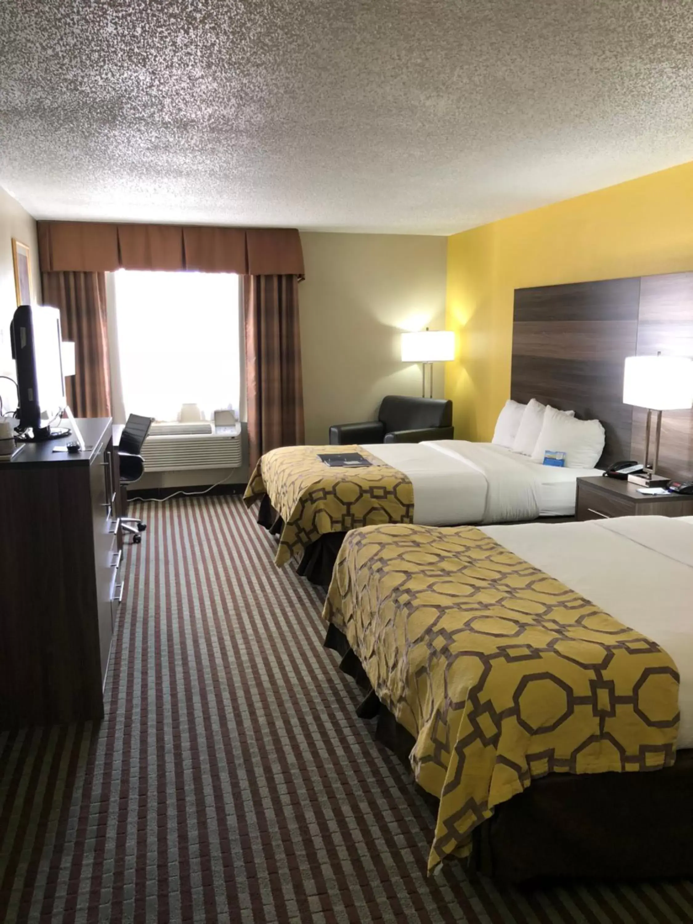 Bed in Baymont by Wyndham Oklahoma City Airport