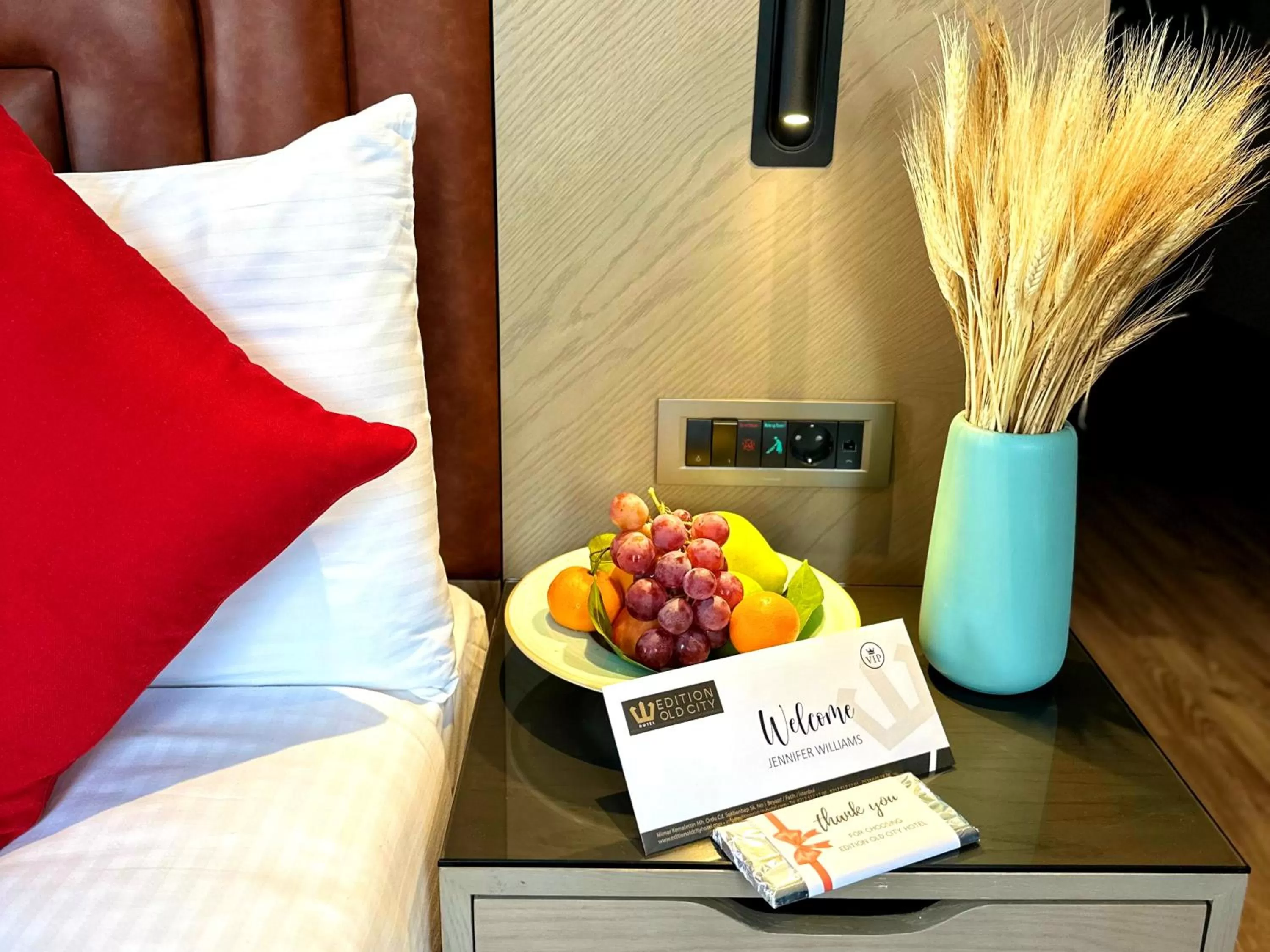 Food and drinks in Edition Old City Hotel