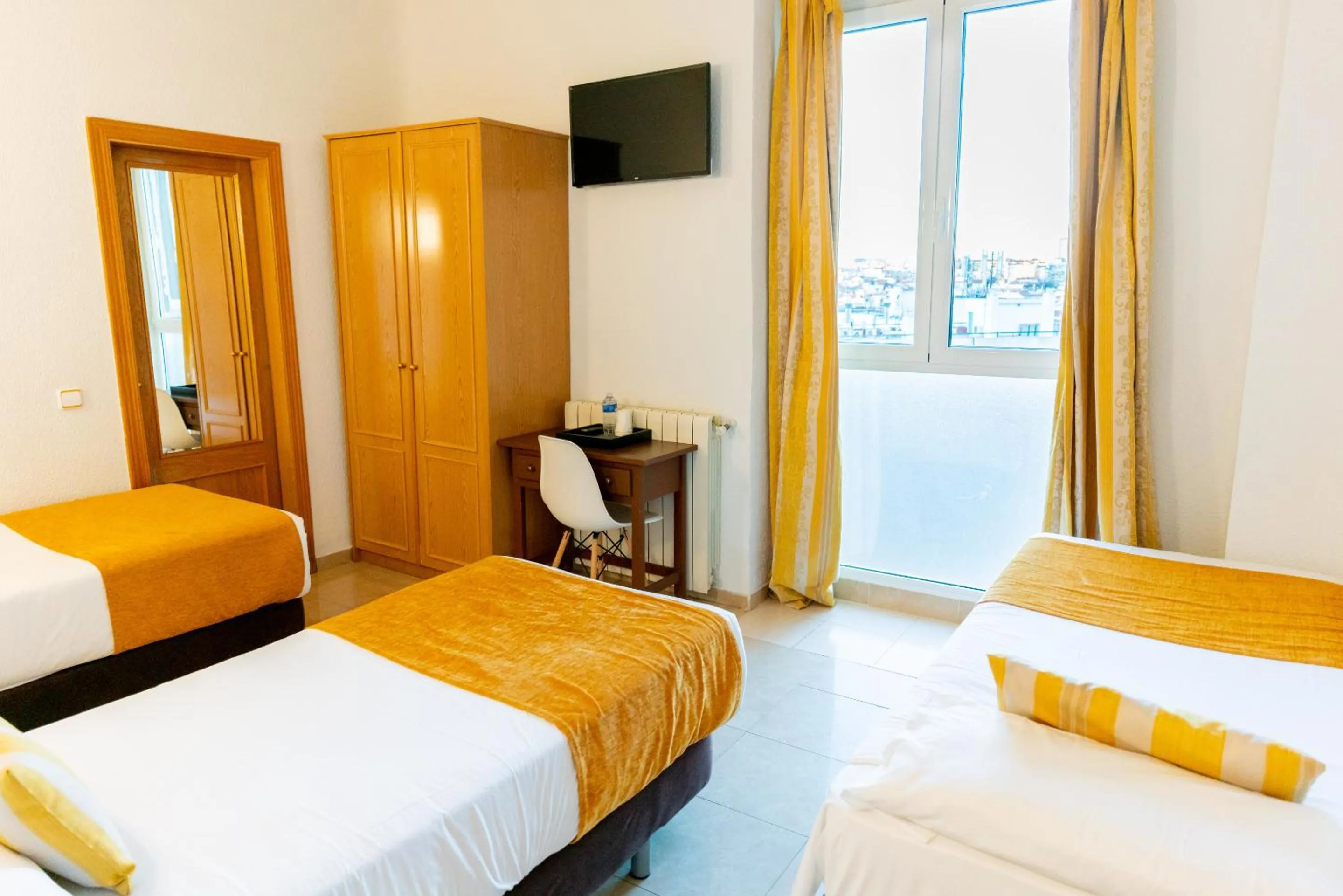 Bedroom, Bed in Hostal Josefina-Gran Vía