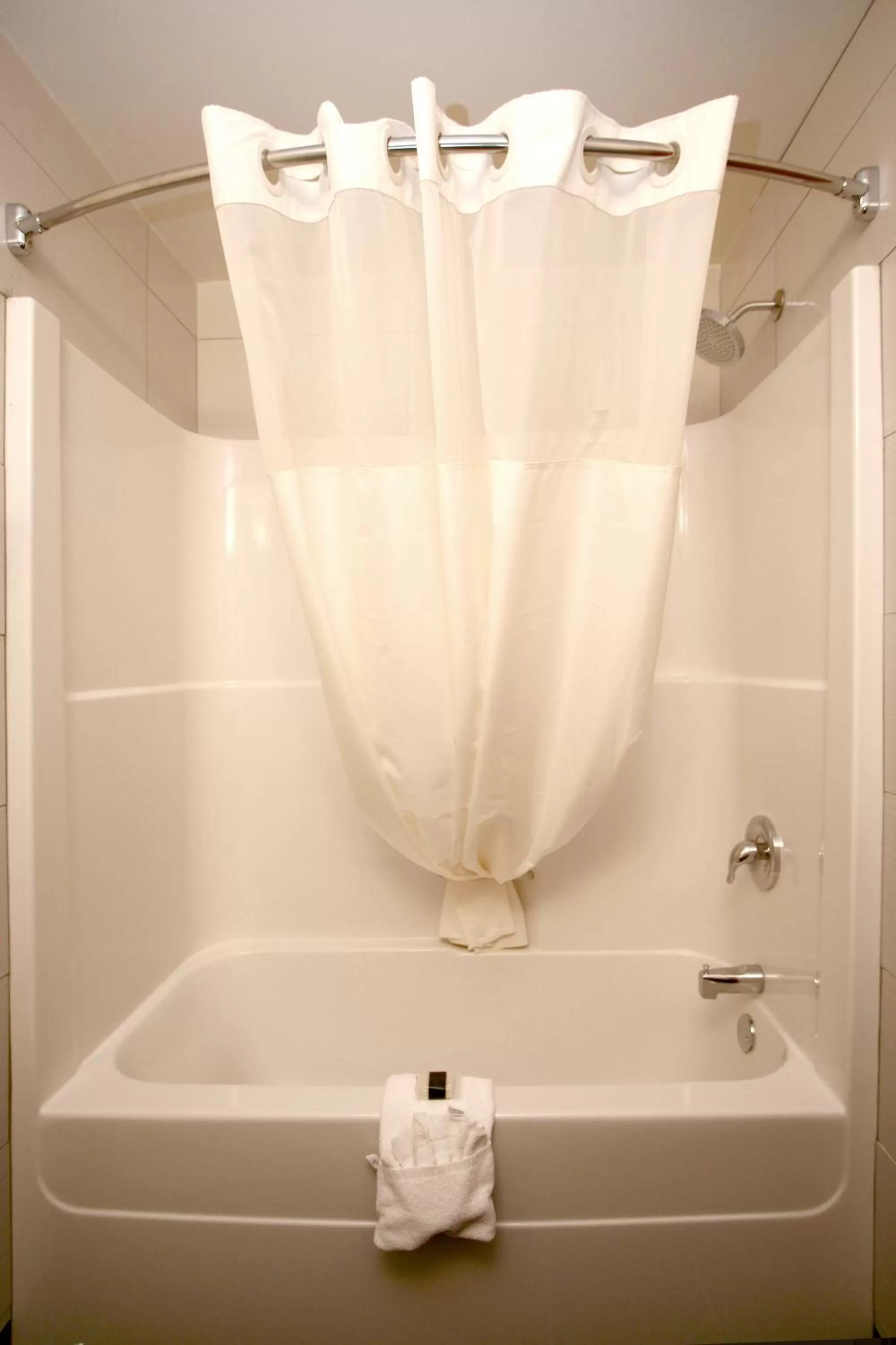 Shower in Foxwood Inn & Suites Drayton Valley