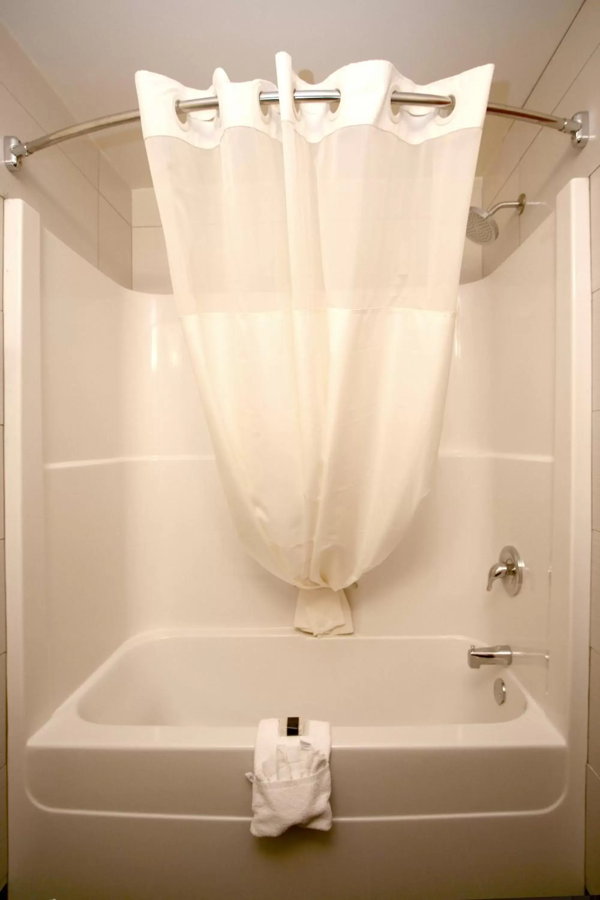 Shower, Bathroom in Foxwood Inn & Suites Drayton Valley