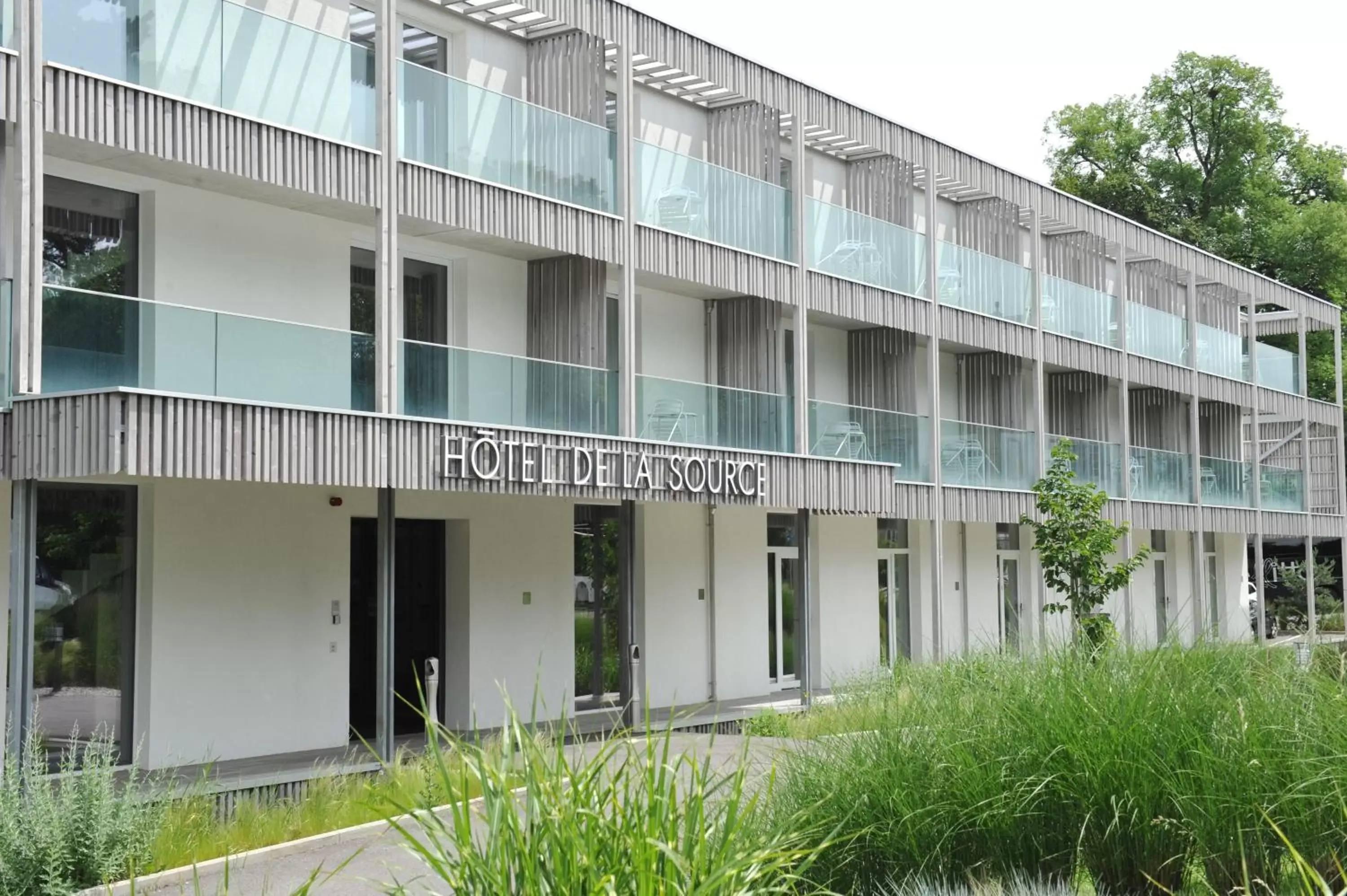 Facade/entrance, Property Building in Hôtel de la Source