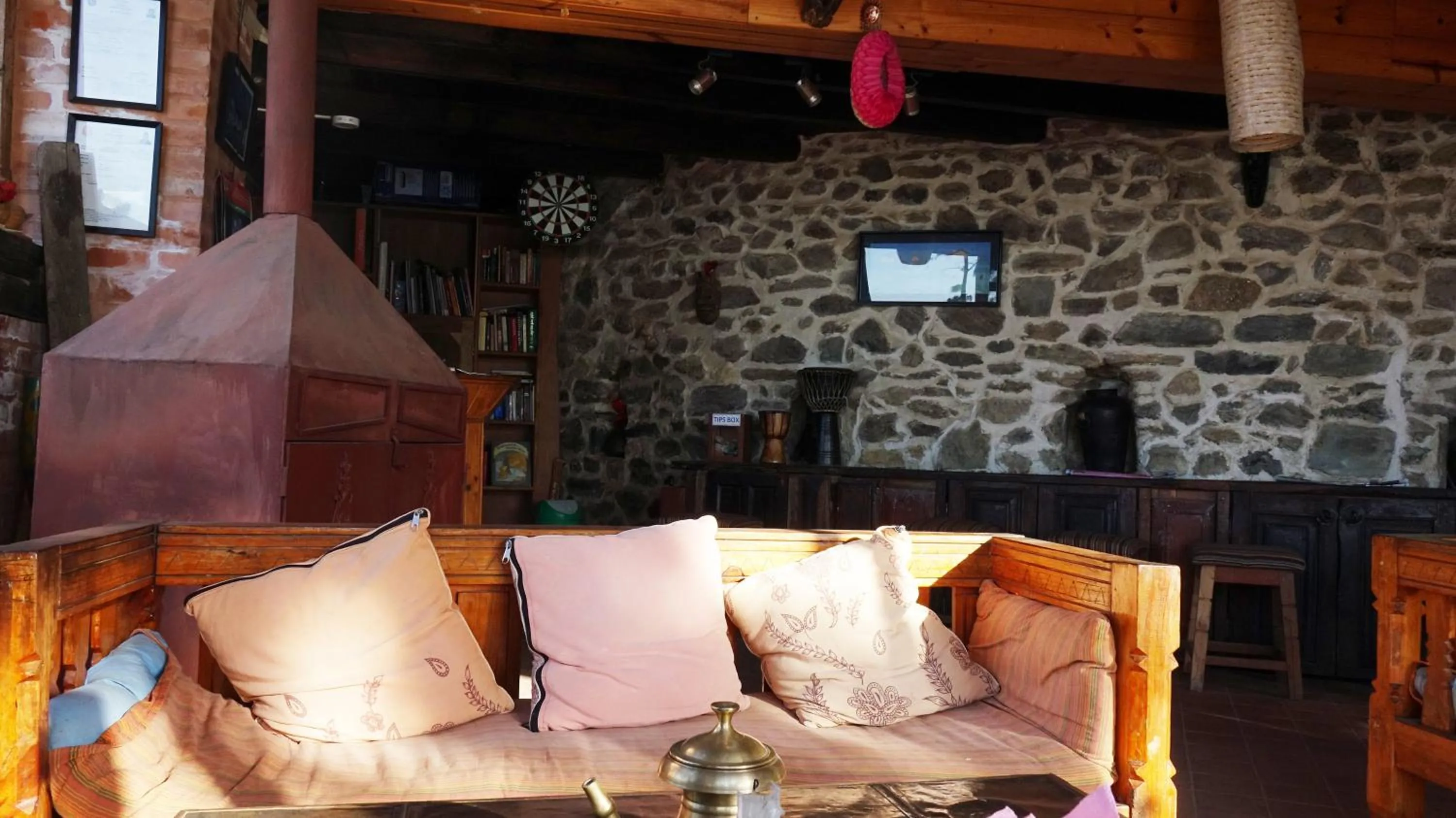 Restaurant/places to eat in Hotel At The End Of The Universe