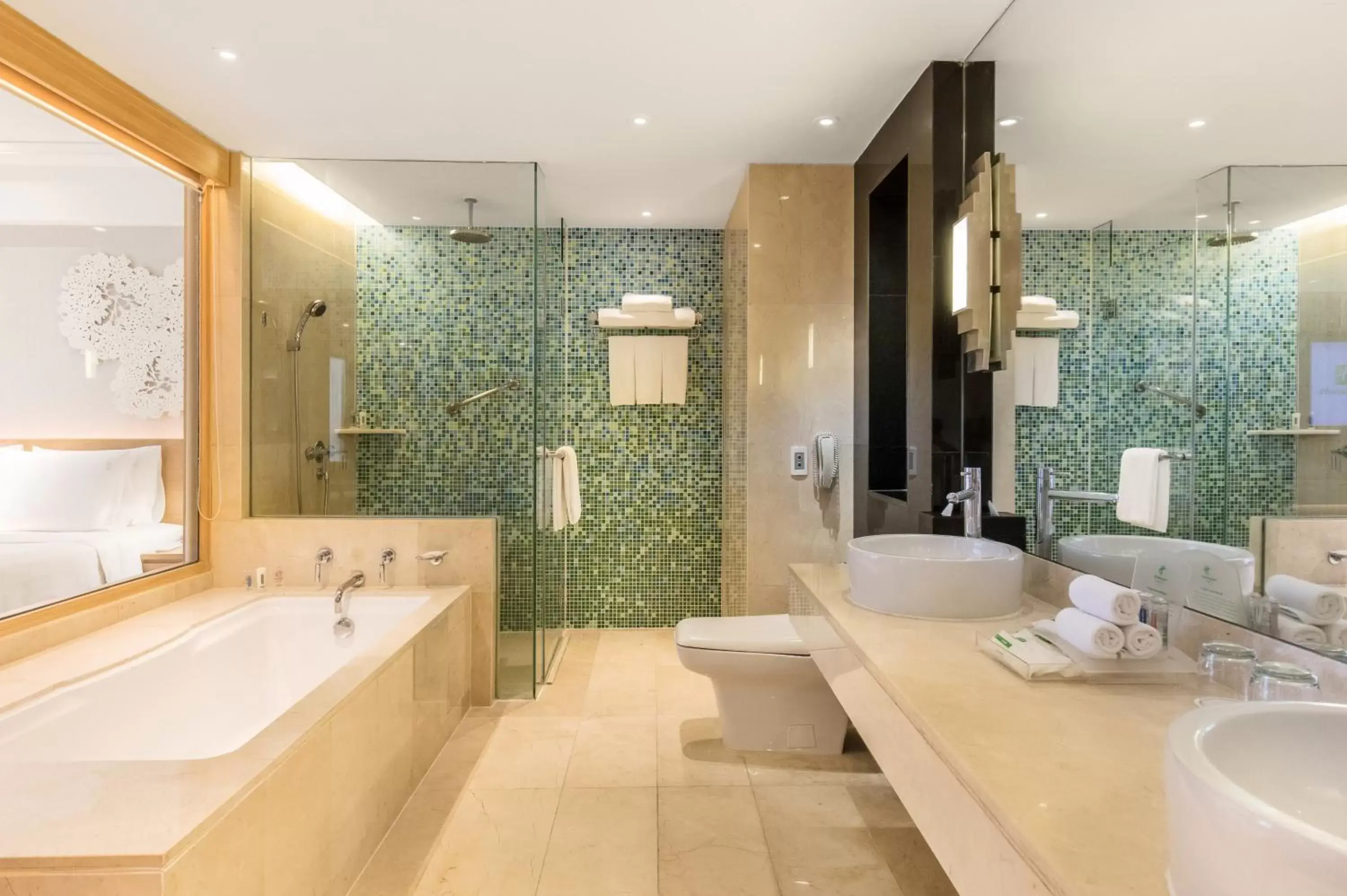 Photo of the whole room, Bathroom in Holiday Inn Bangkok, an IHG Hotel