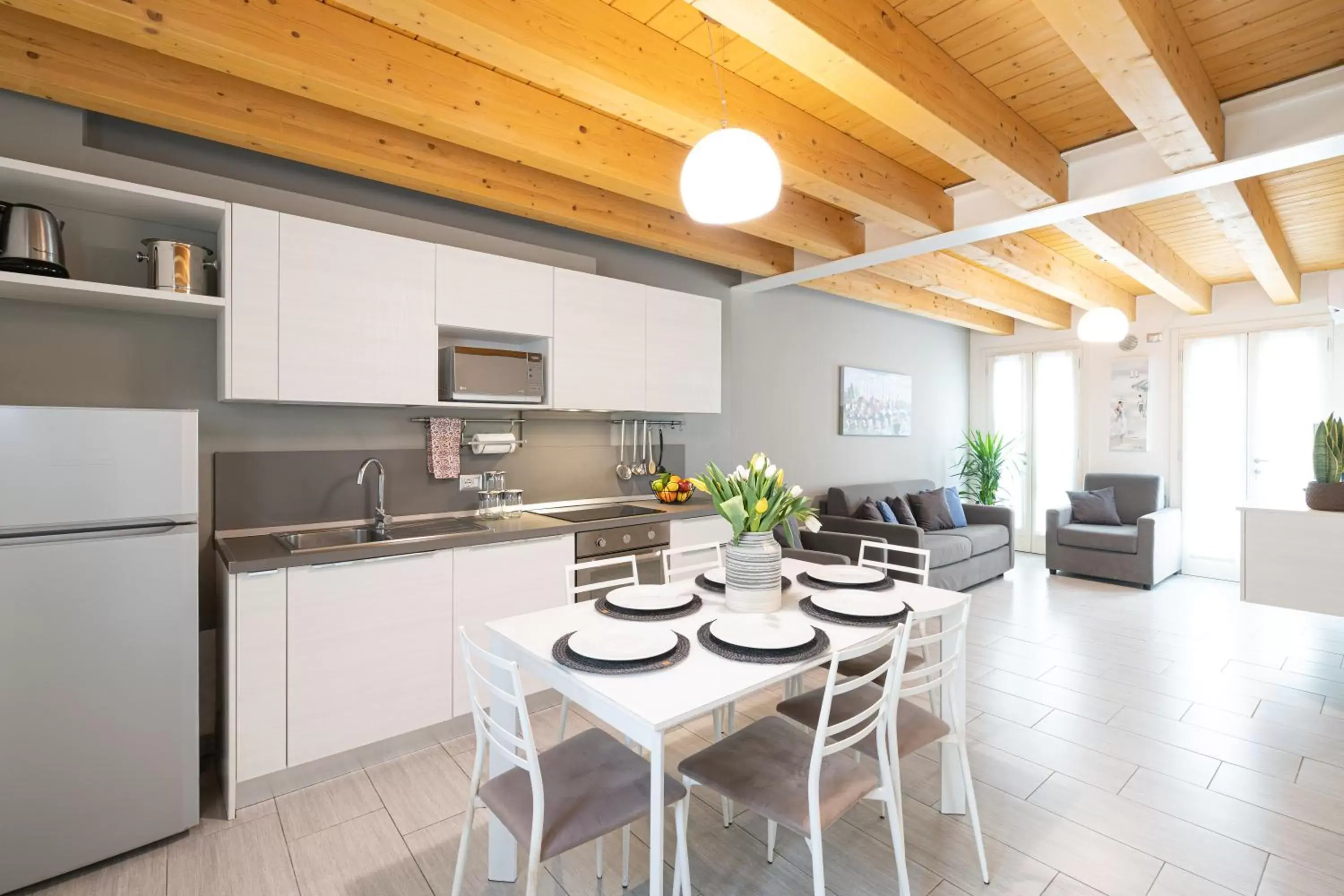 Living room, Kitchen/Kitchenette in Ca' Degli Antichi Giardini Apartments