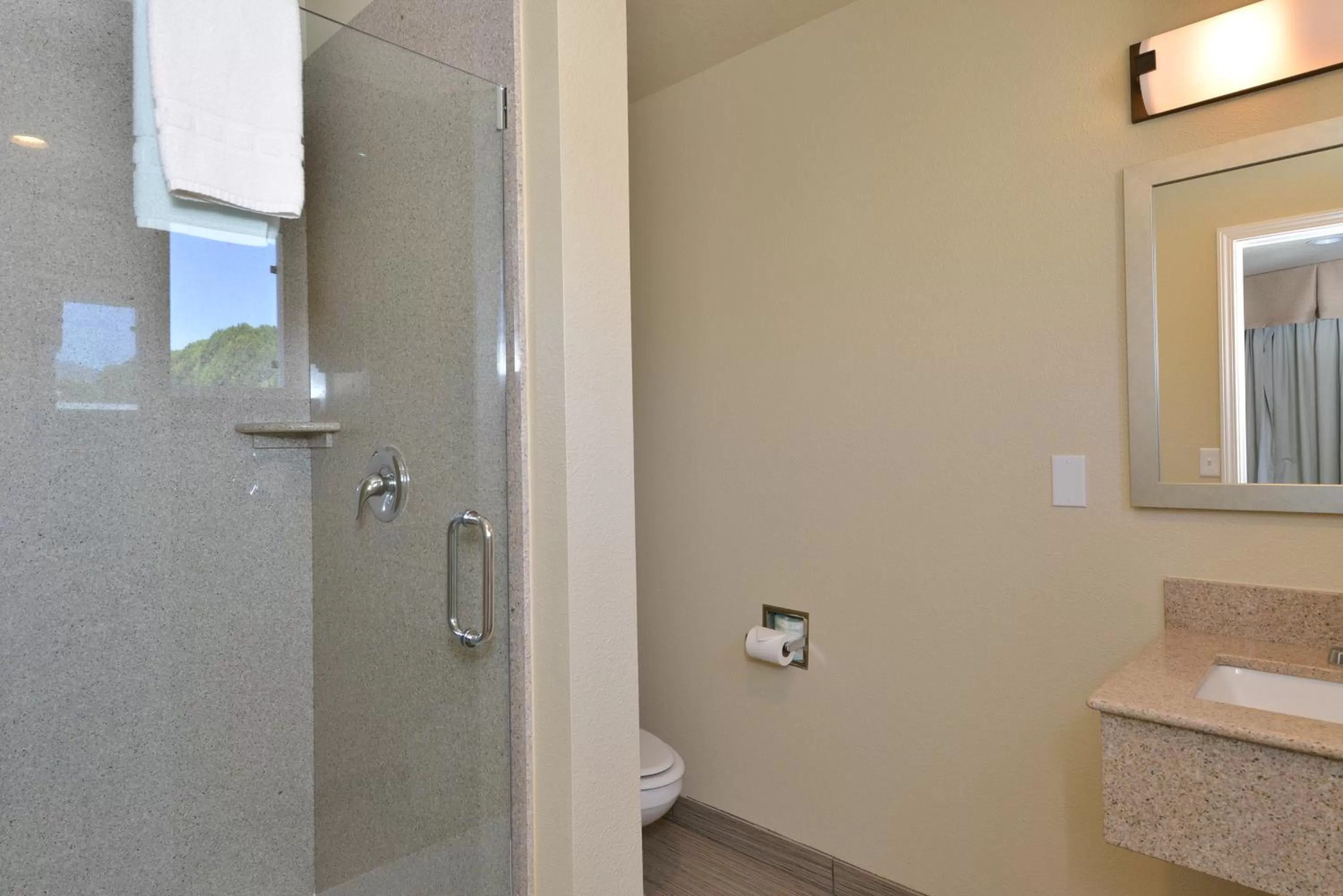 Bathroom in Avenue Inn Downtown District SLO