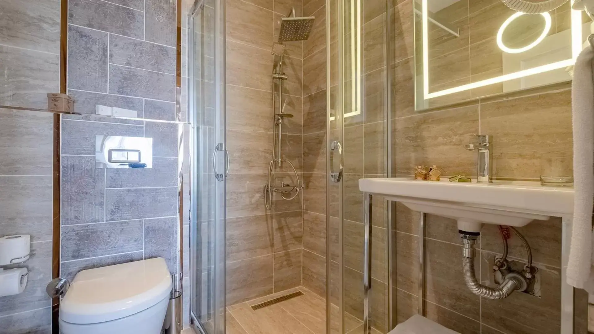 Toilet, Bathroom in Loop Hotel Bosphorus İstanbul
